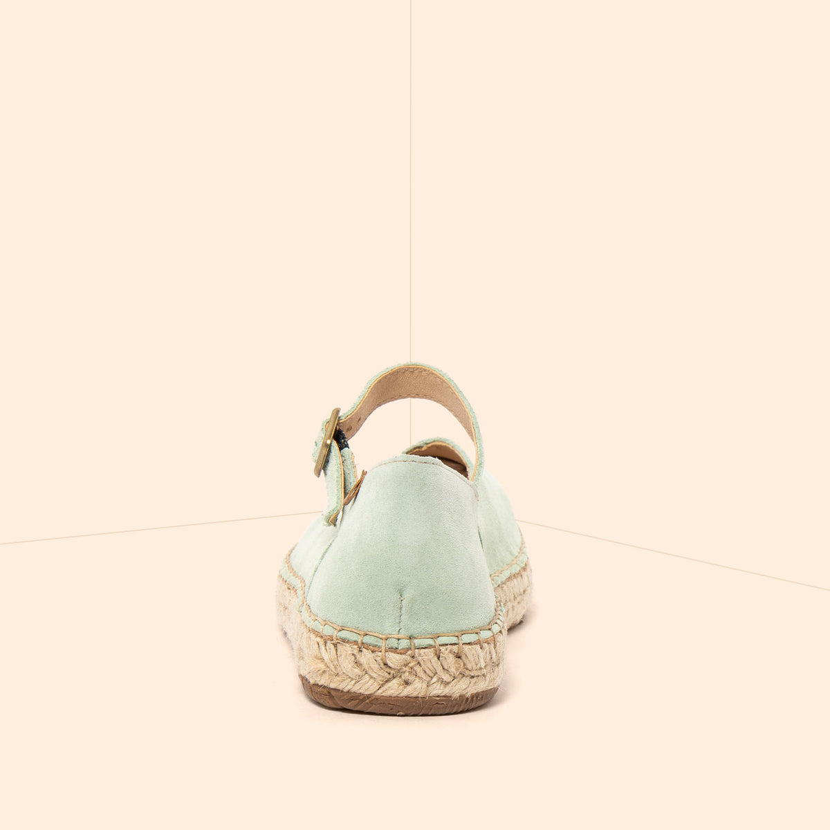 gid://shopify/Product/16124879405388_5