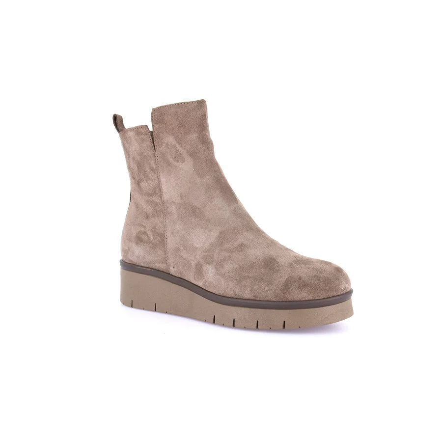 gid://shopify/Product/15712040550732_1