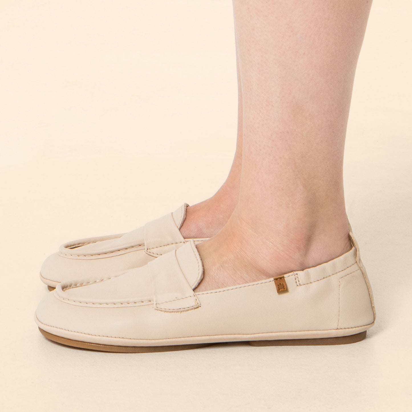 gid://shopify/Product/15700551401804_1