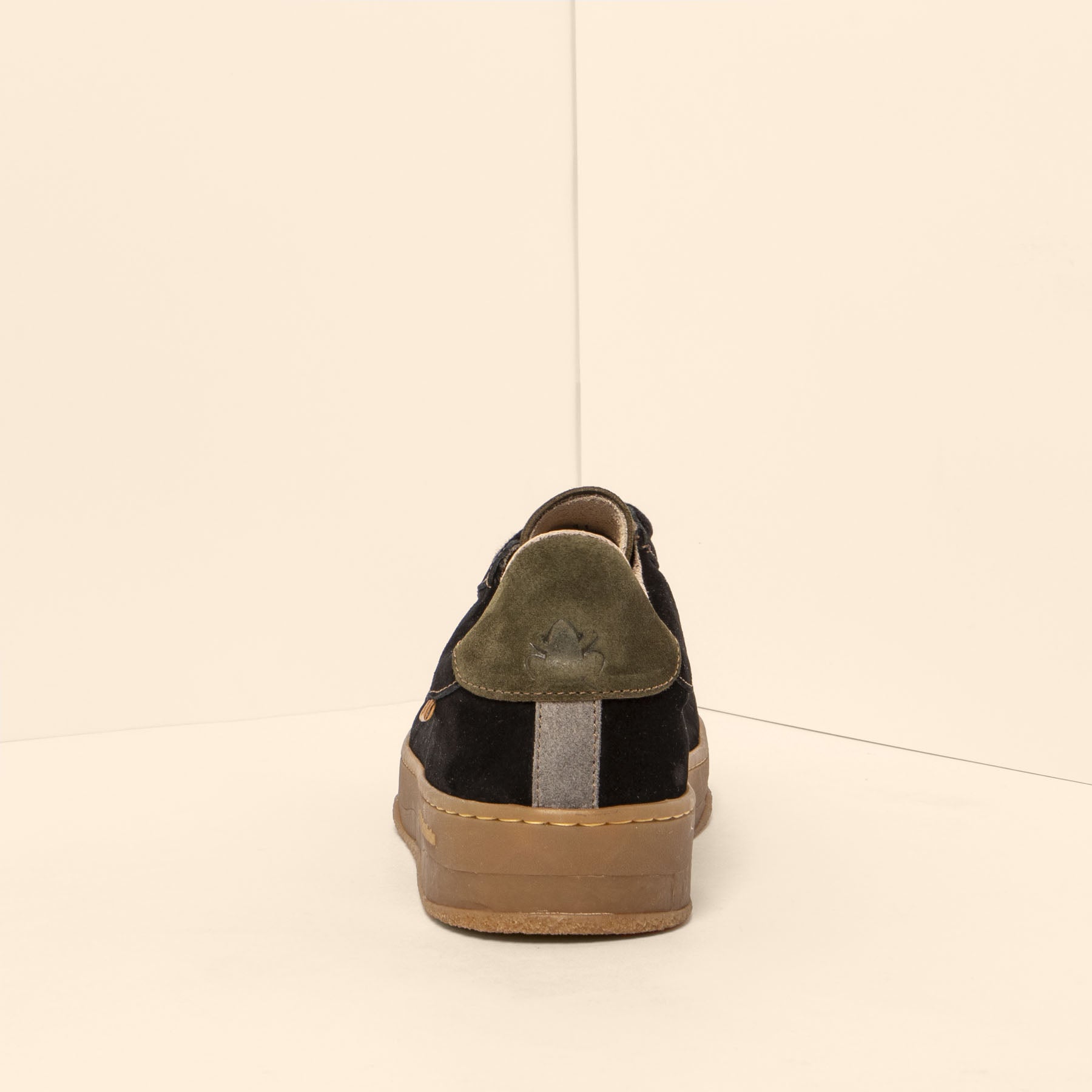 gid://shopify/Product/15700116930892_5