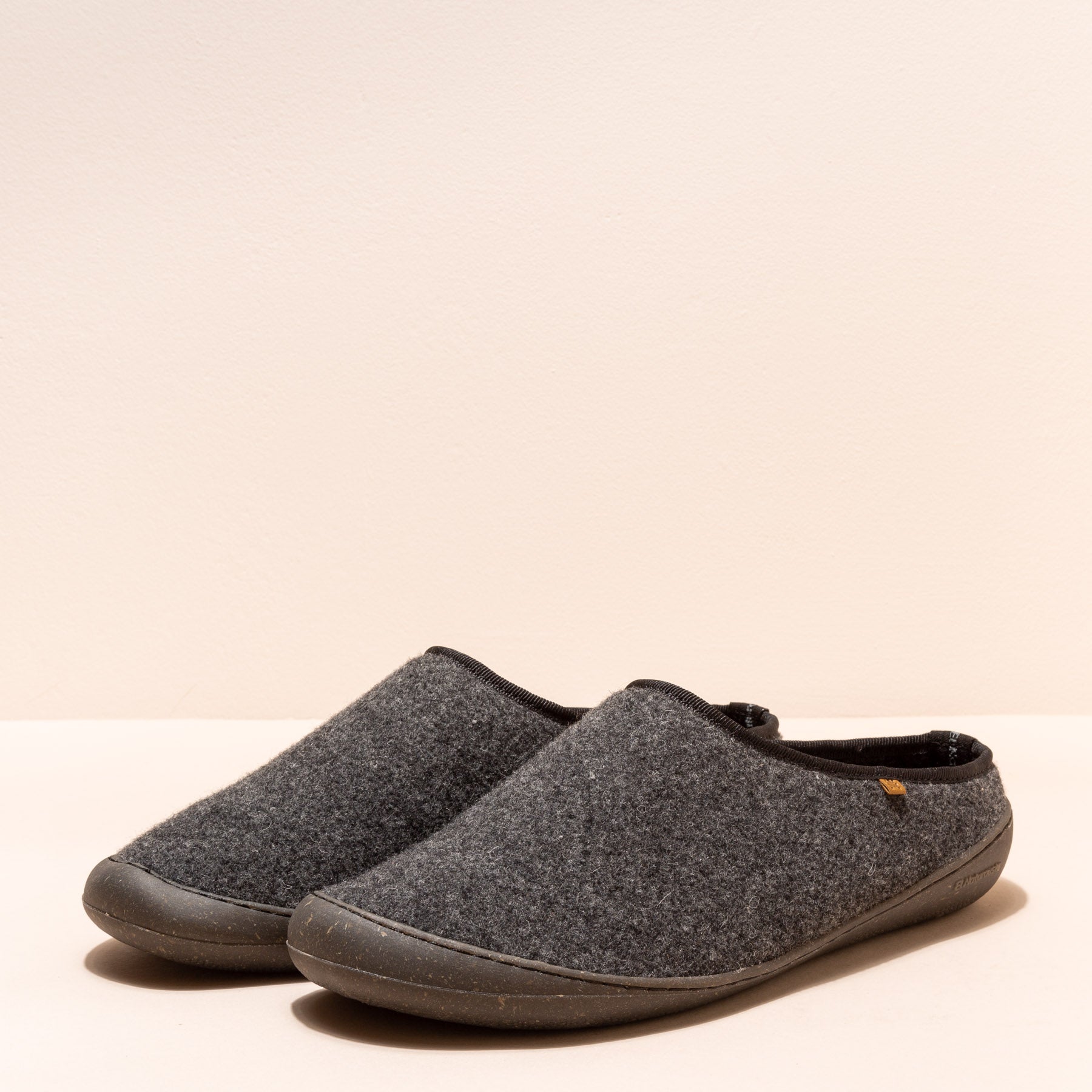 gid://shopify/Product/15700282605900_5