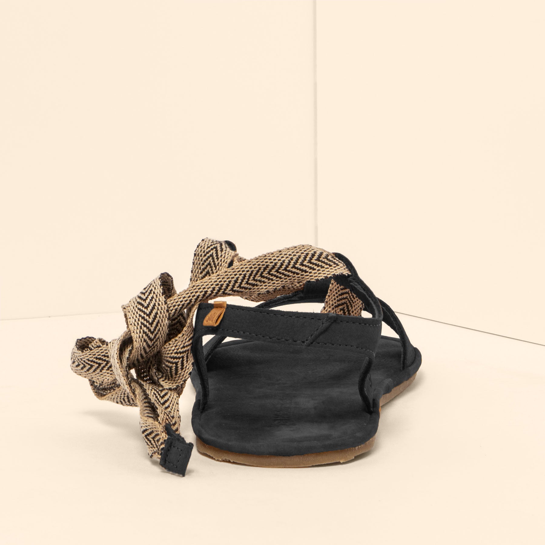 gid://shopify/Product/15700452376908_5