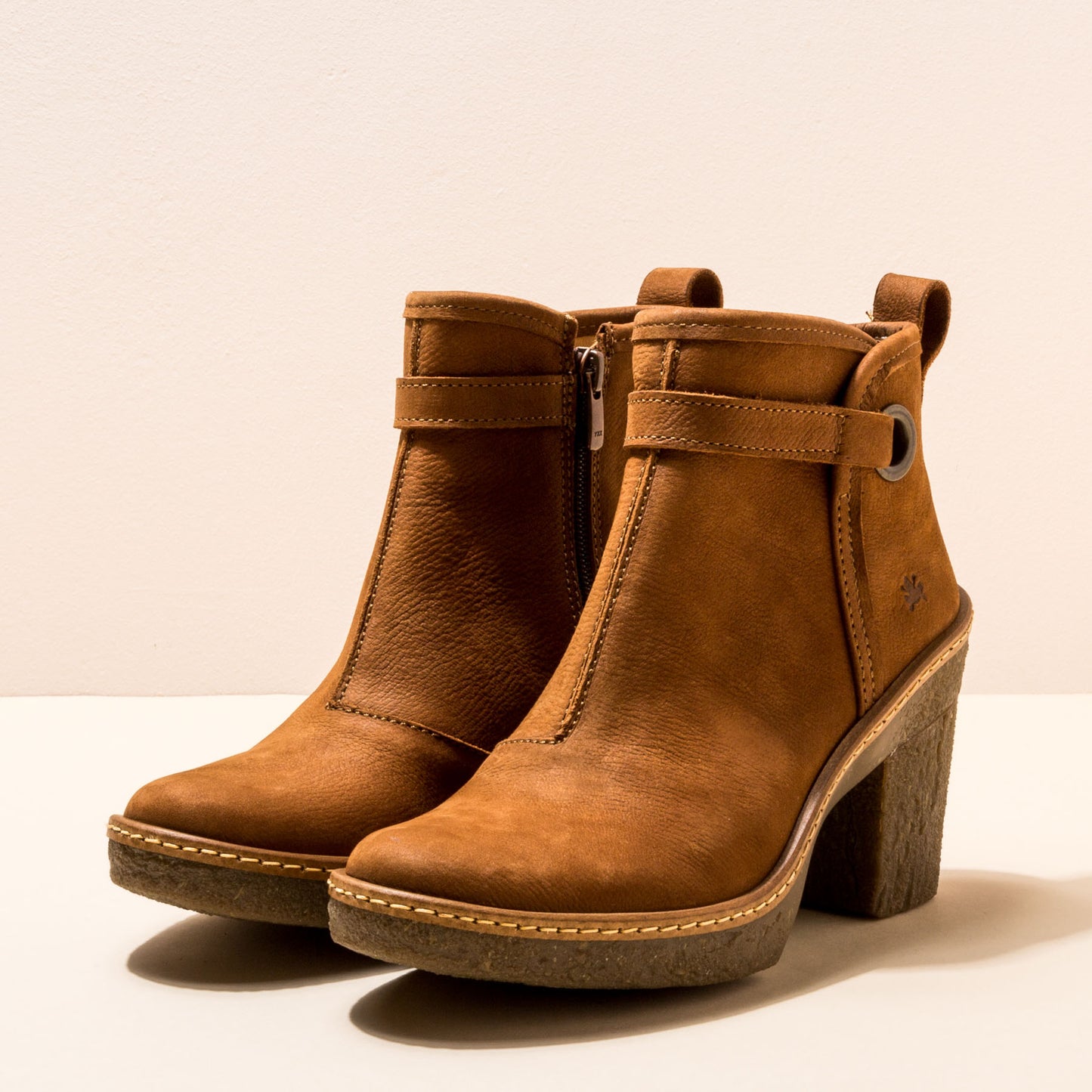gid://shopify/Product/15699913703756_5