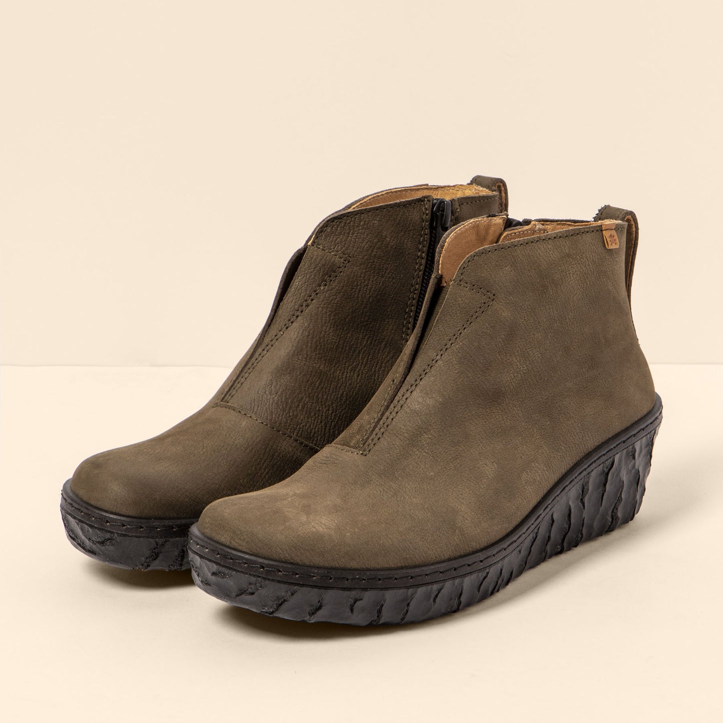 gid://shopify/Product/15699911573836_5