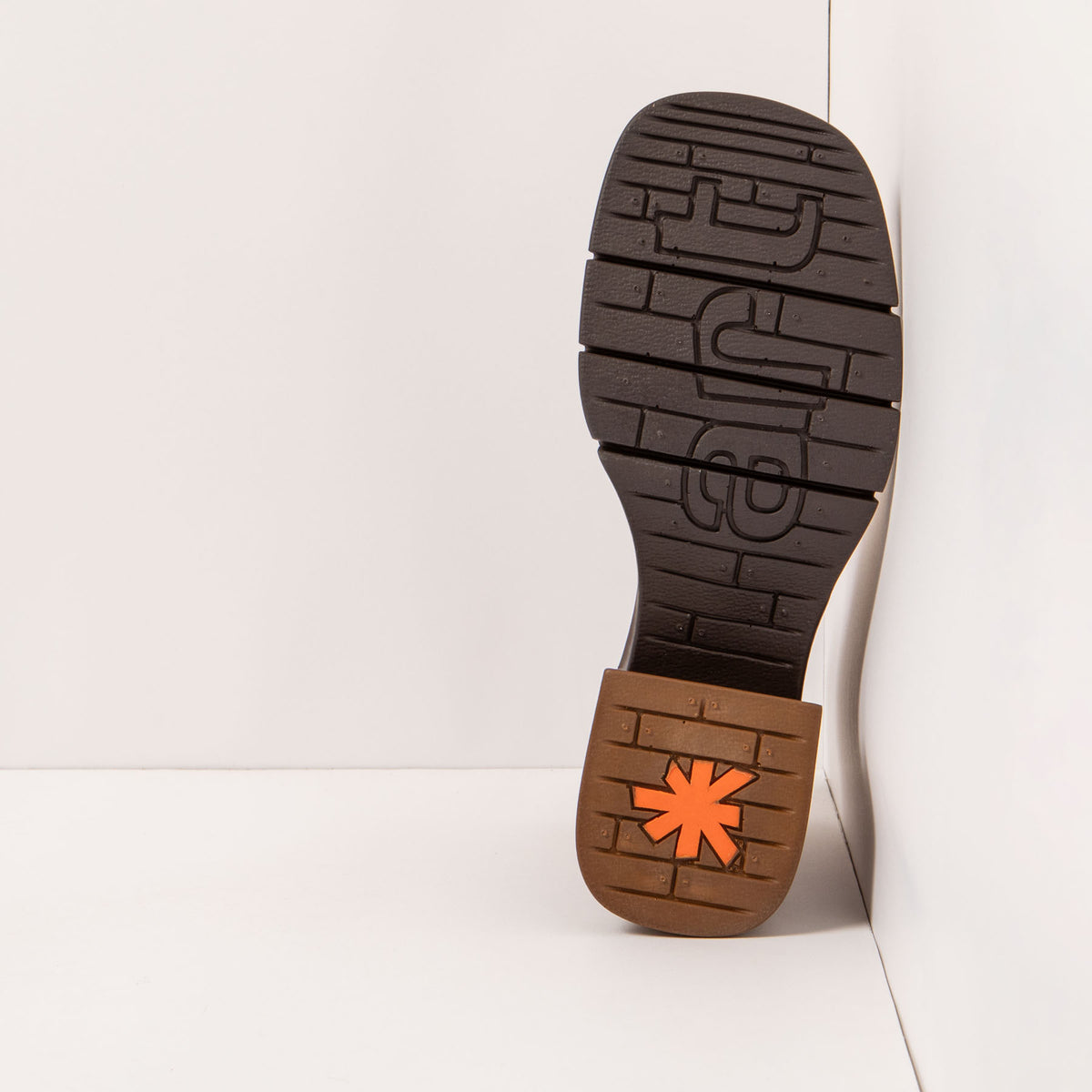 gid://shopify/Product/16172320522572_3