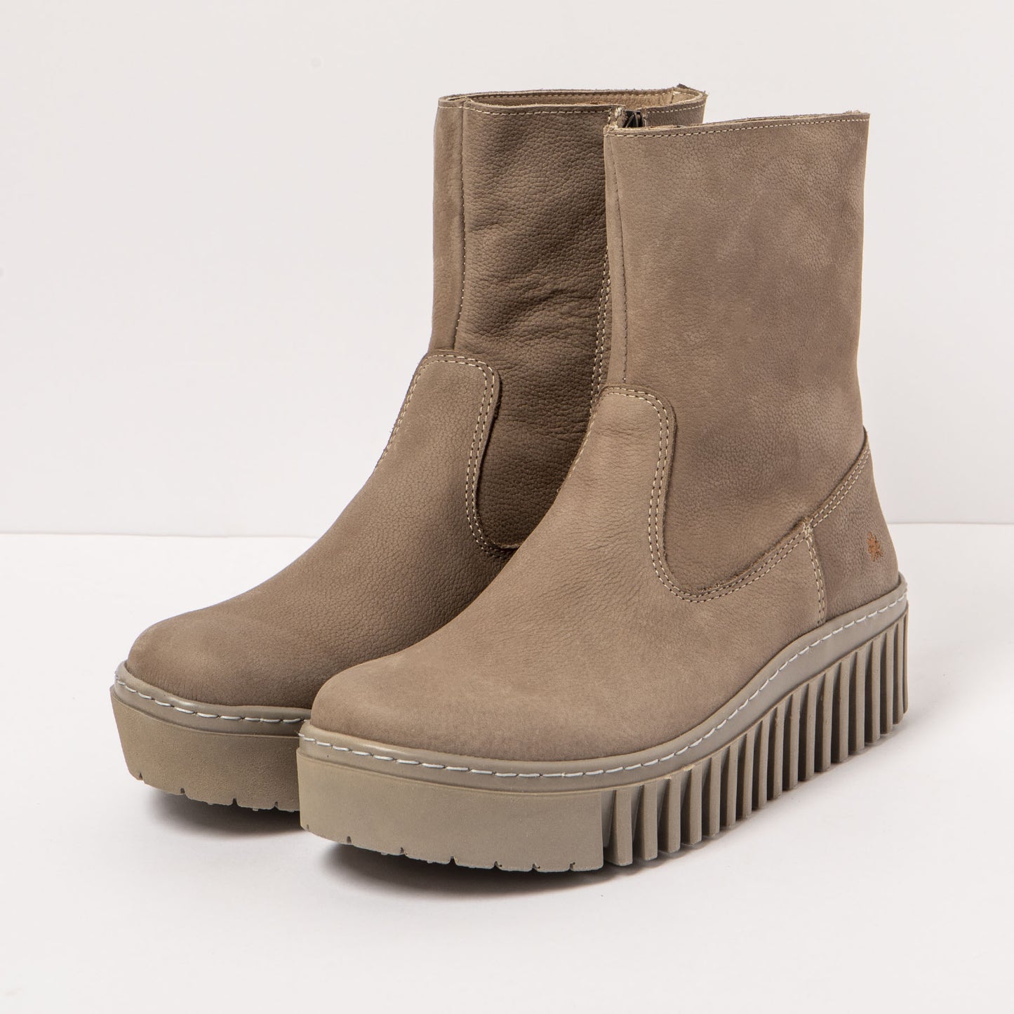 gid://shopify/Product/15785723035980_5