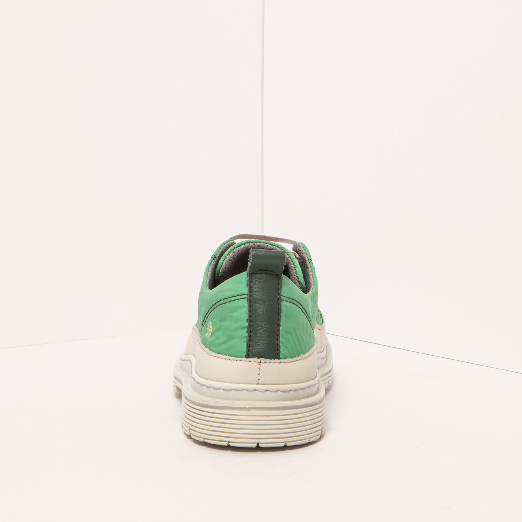 gid://shopify/Product/15693355286860_5