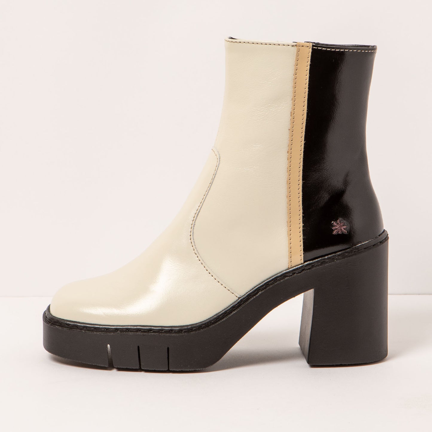gid://shopify/Product/15694358282572_1
