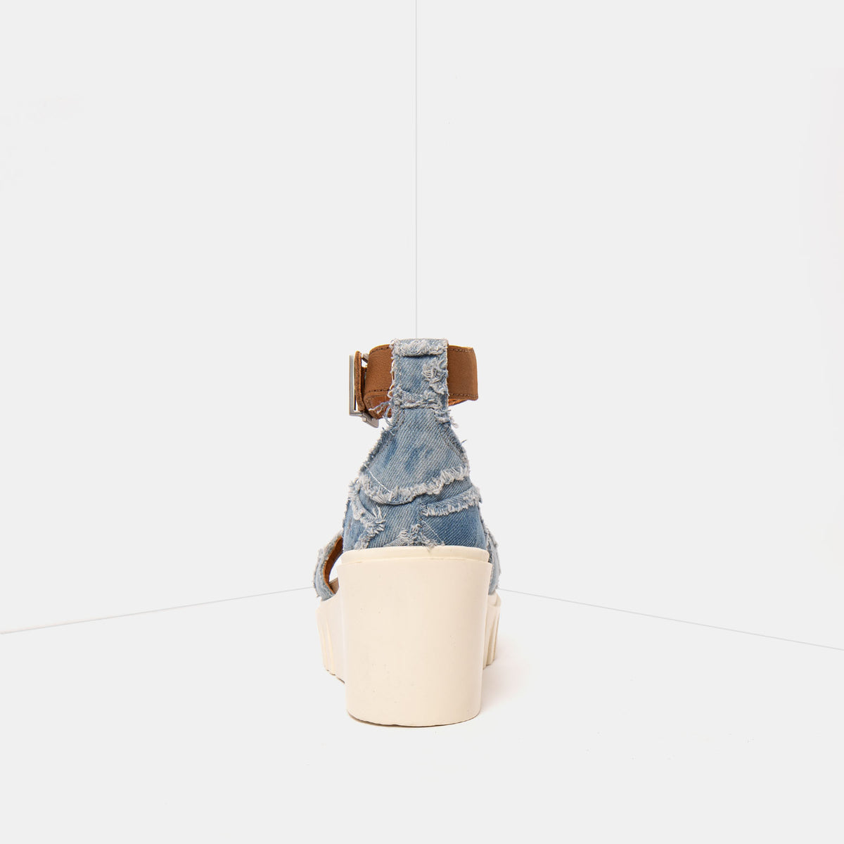gid://shopify/Product/16173102694732_5