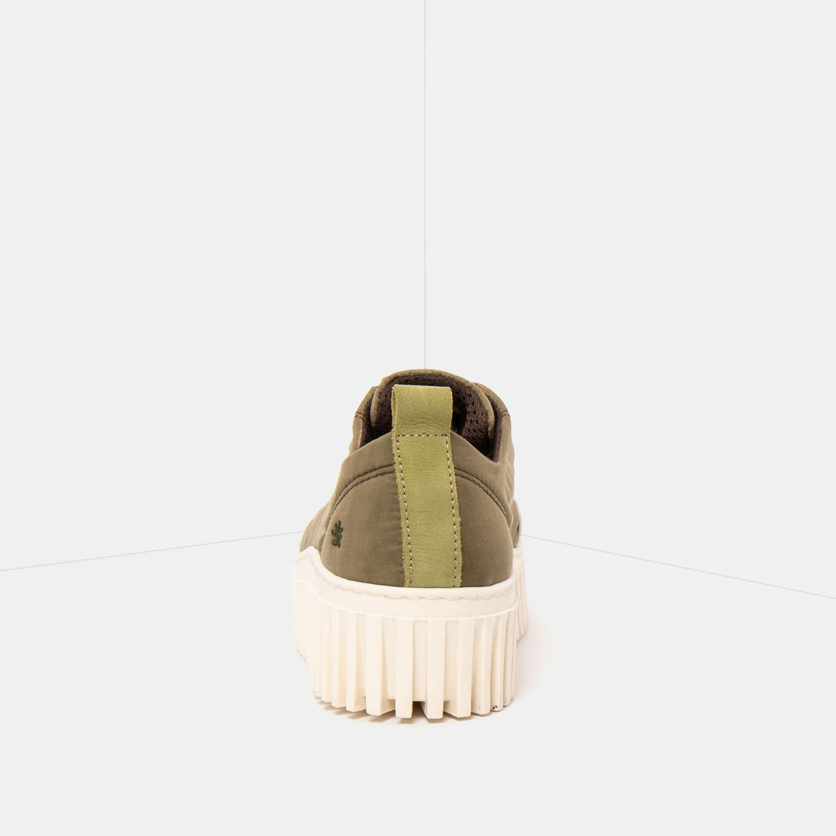 gid://shopify/Product/16172922143052_5