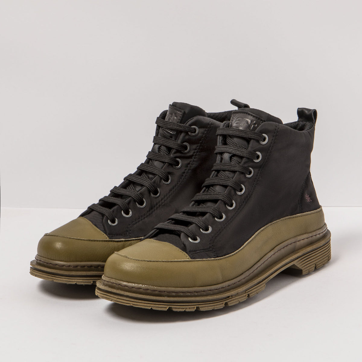 gid://shopify/Product/16171582882124_5