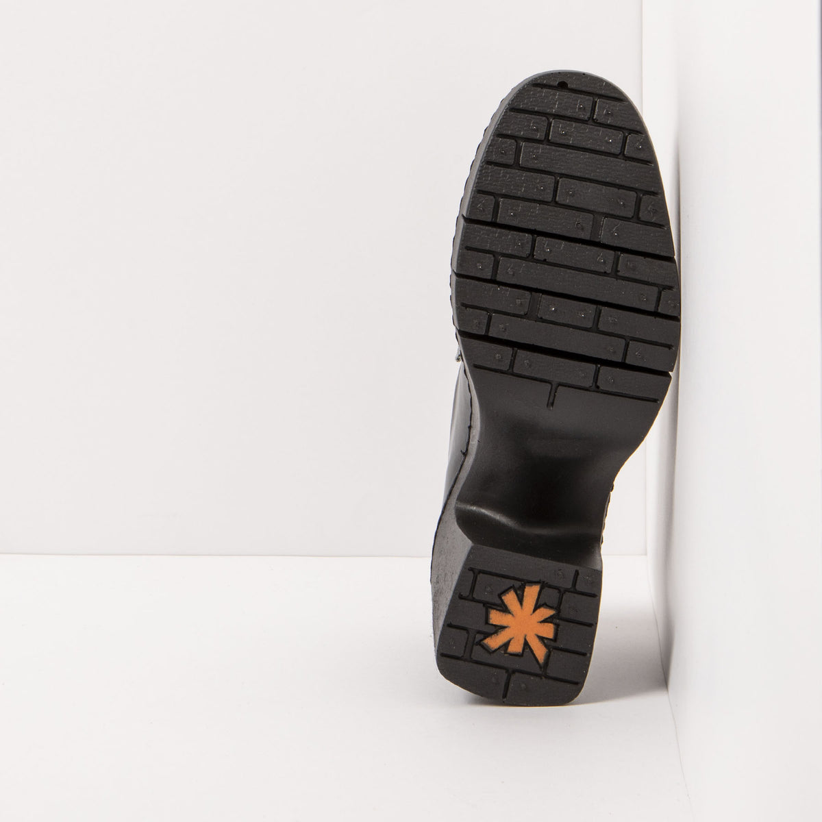 gid://shopify/Product/16171413700940_6