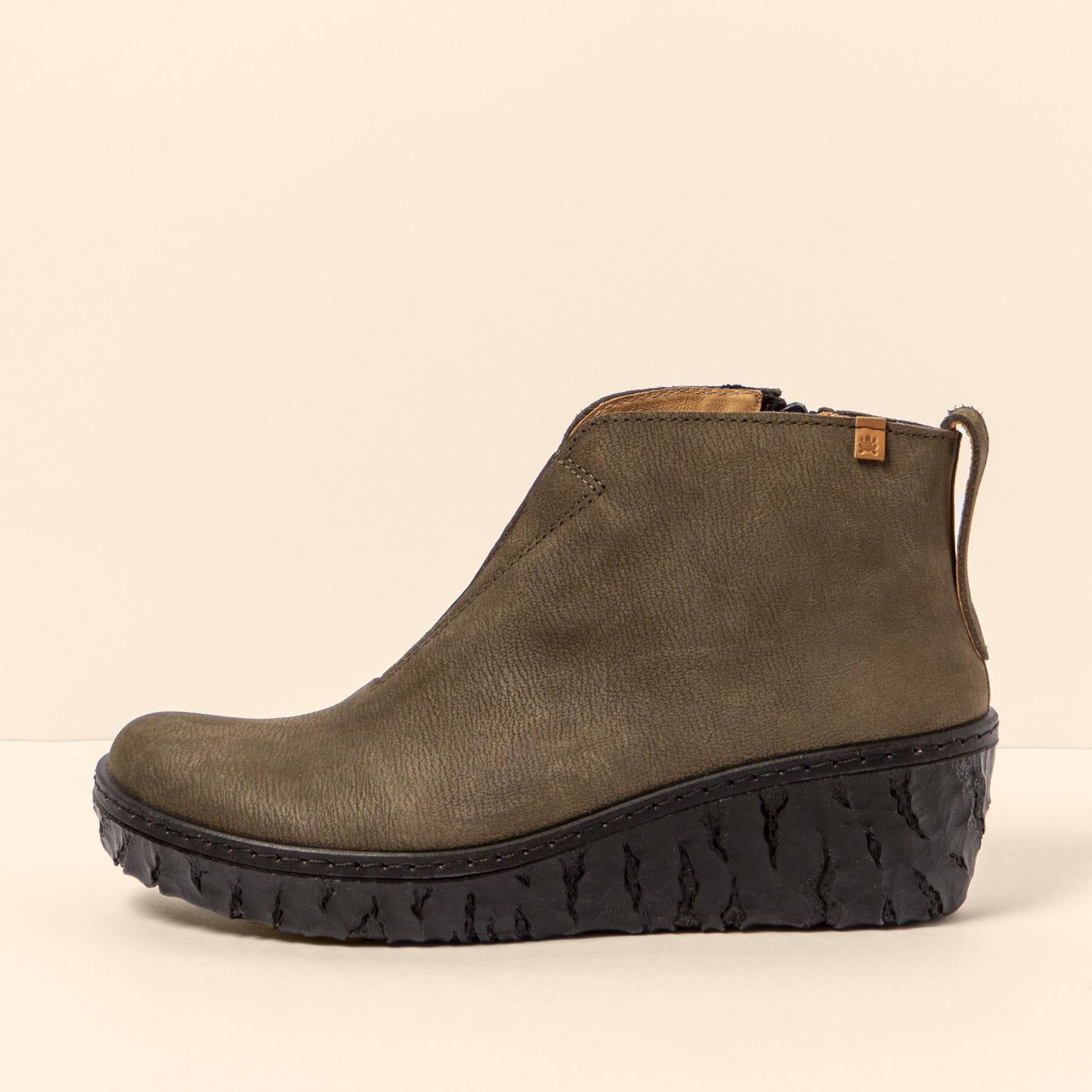 gid://shopify/Product/15699911573836_4