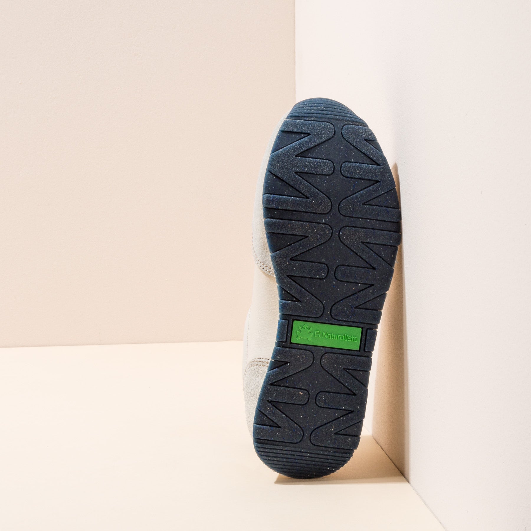 gid://shopify/Product/15700327792972_3