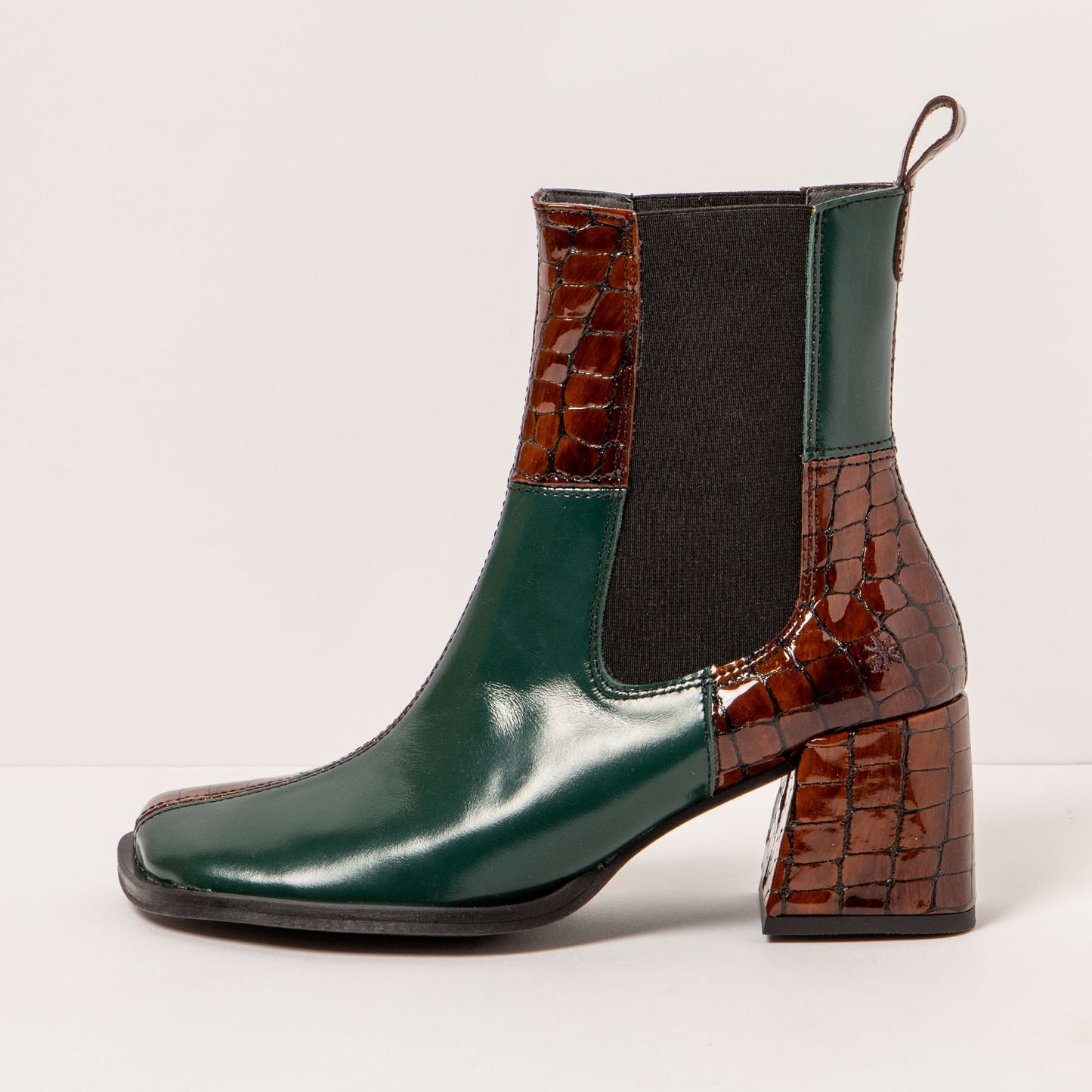 gid://shopify/Product/15694196244812_1