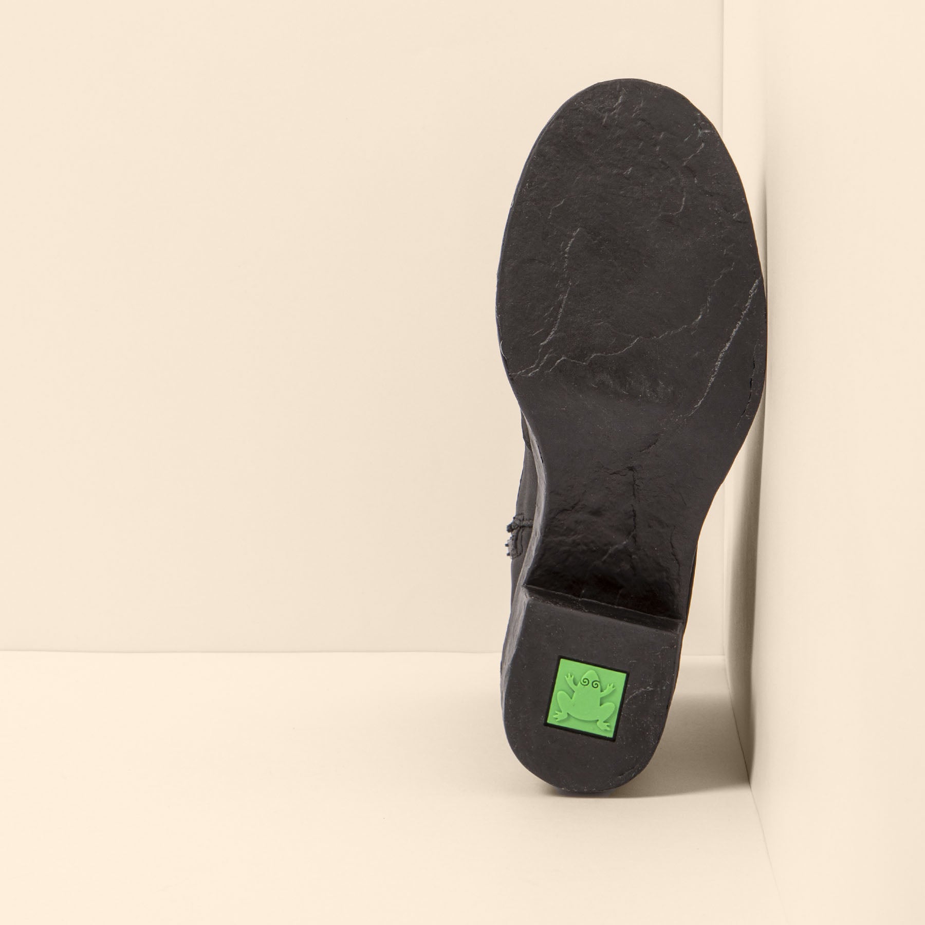 gid://shopify/Product/15700050673996_3