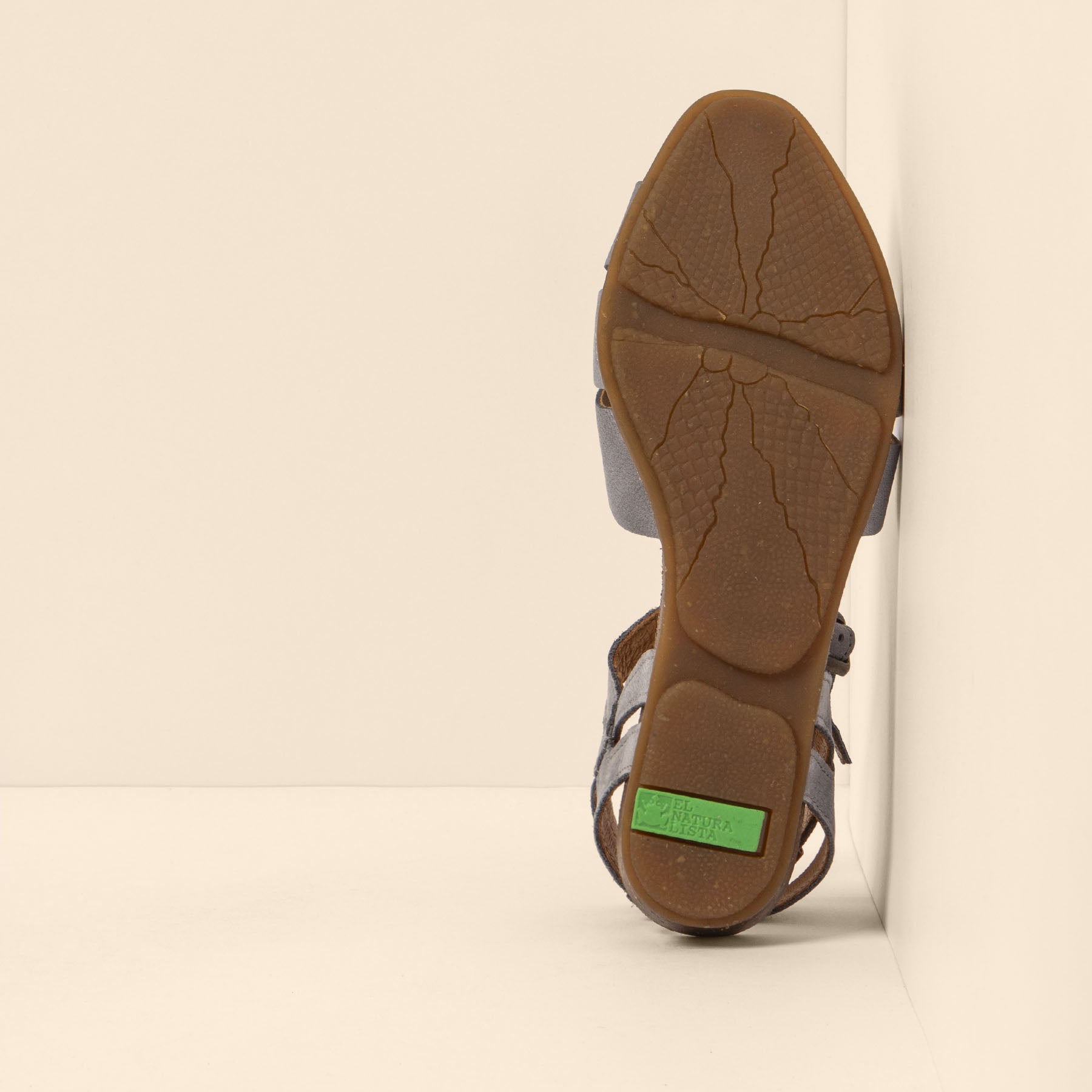 gid://shopify/Product/15700343521612_3