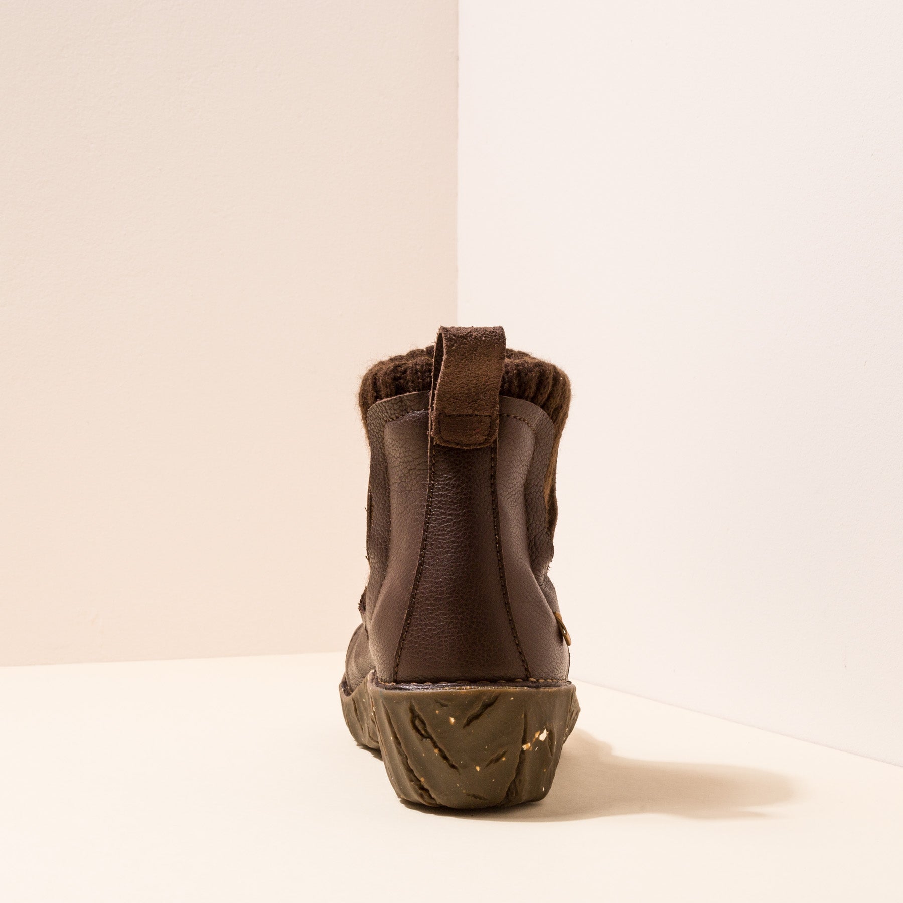 gid://shopify/Product/15700297220428_5