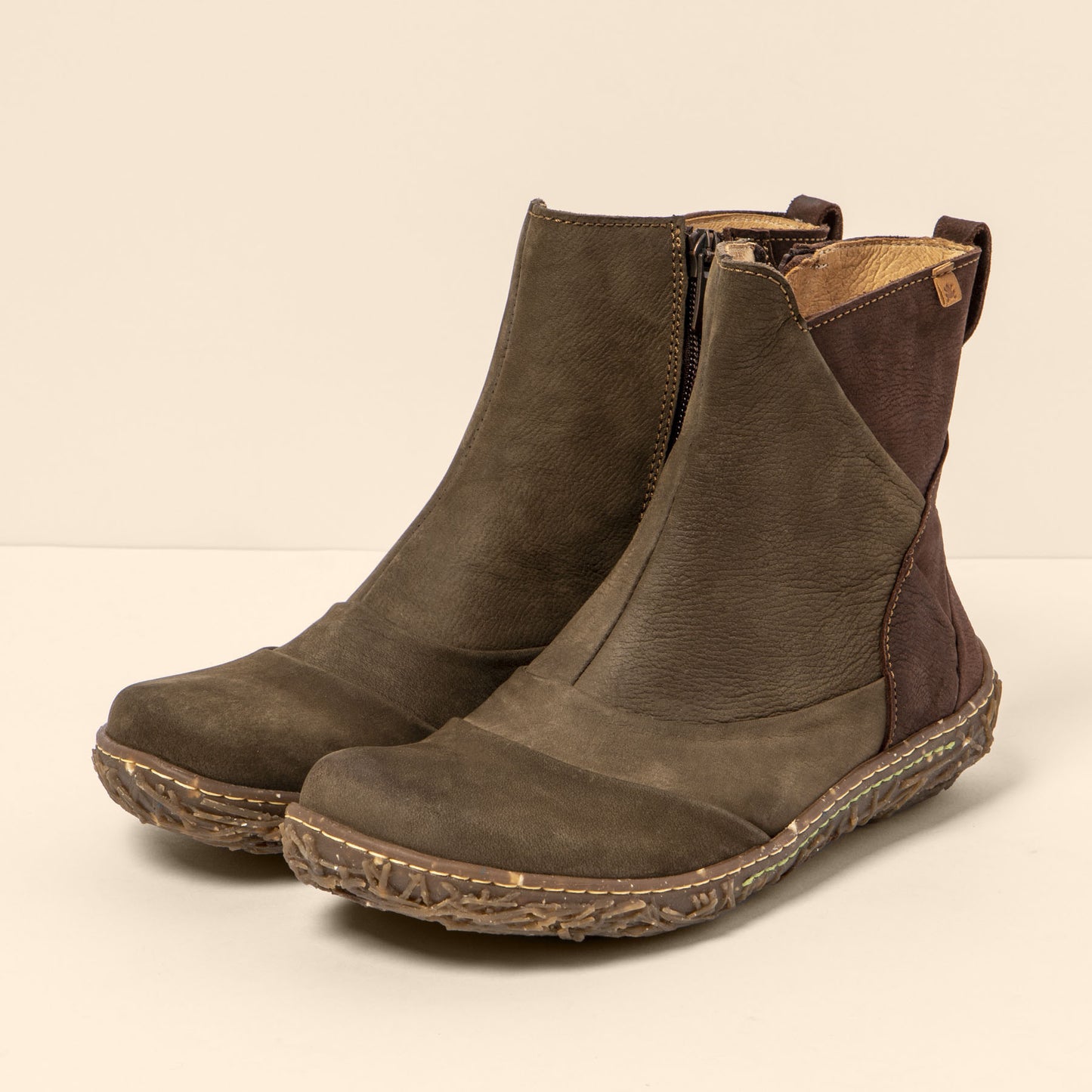 gid://shopify/Product/15699972817228_5