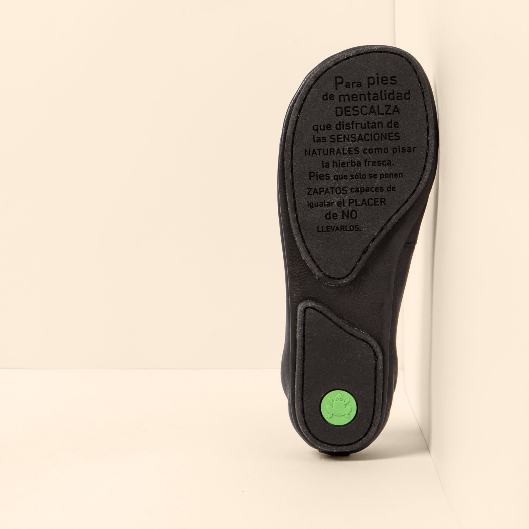 gid://shopify/Product/15700548649292_3