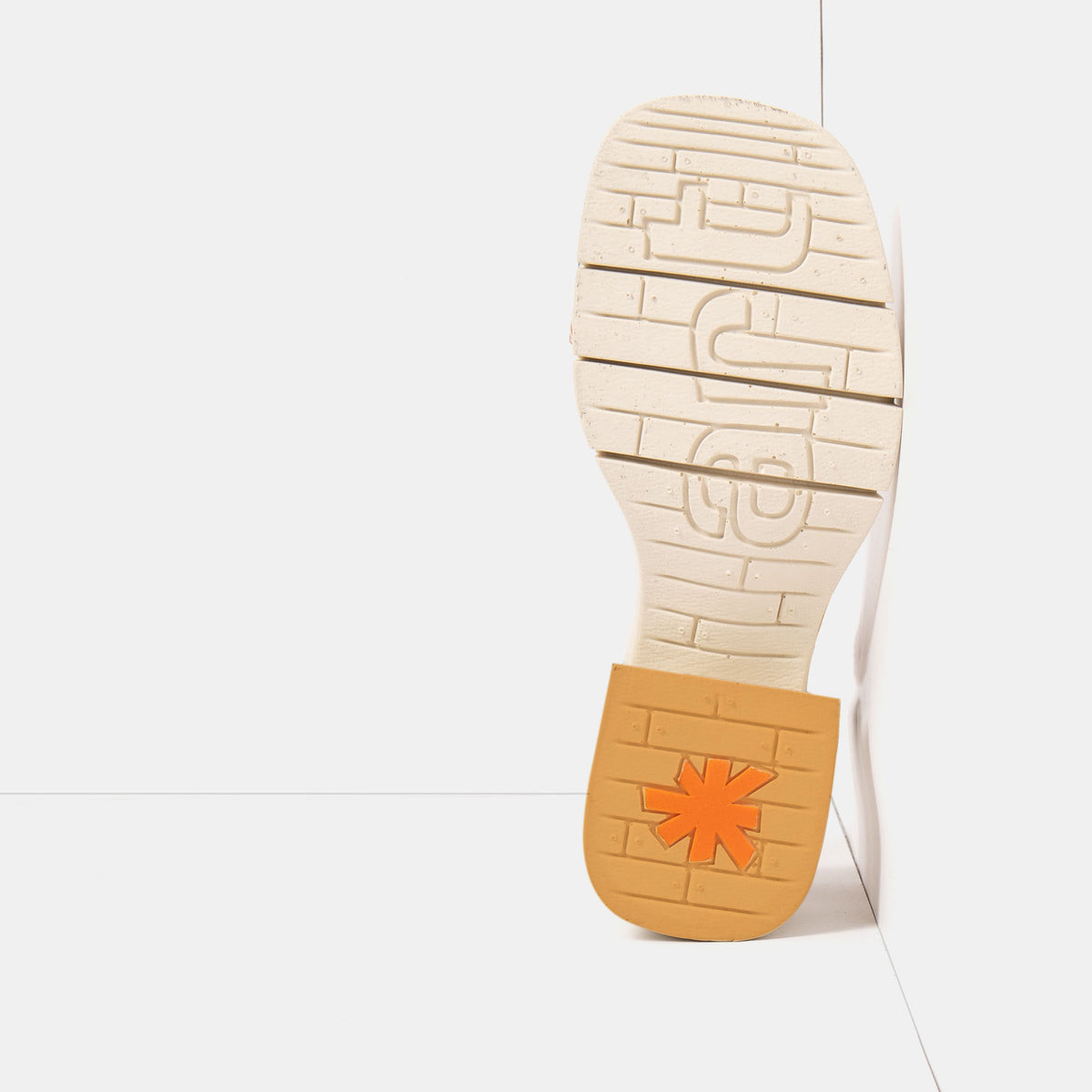 gid://shopify/Product/16172876628300_3