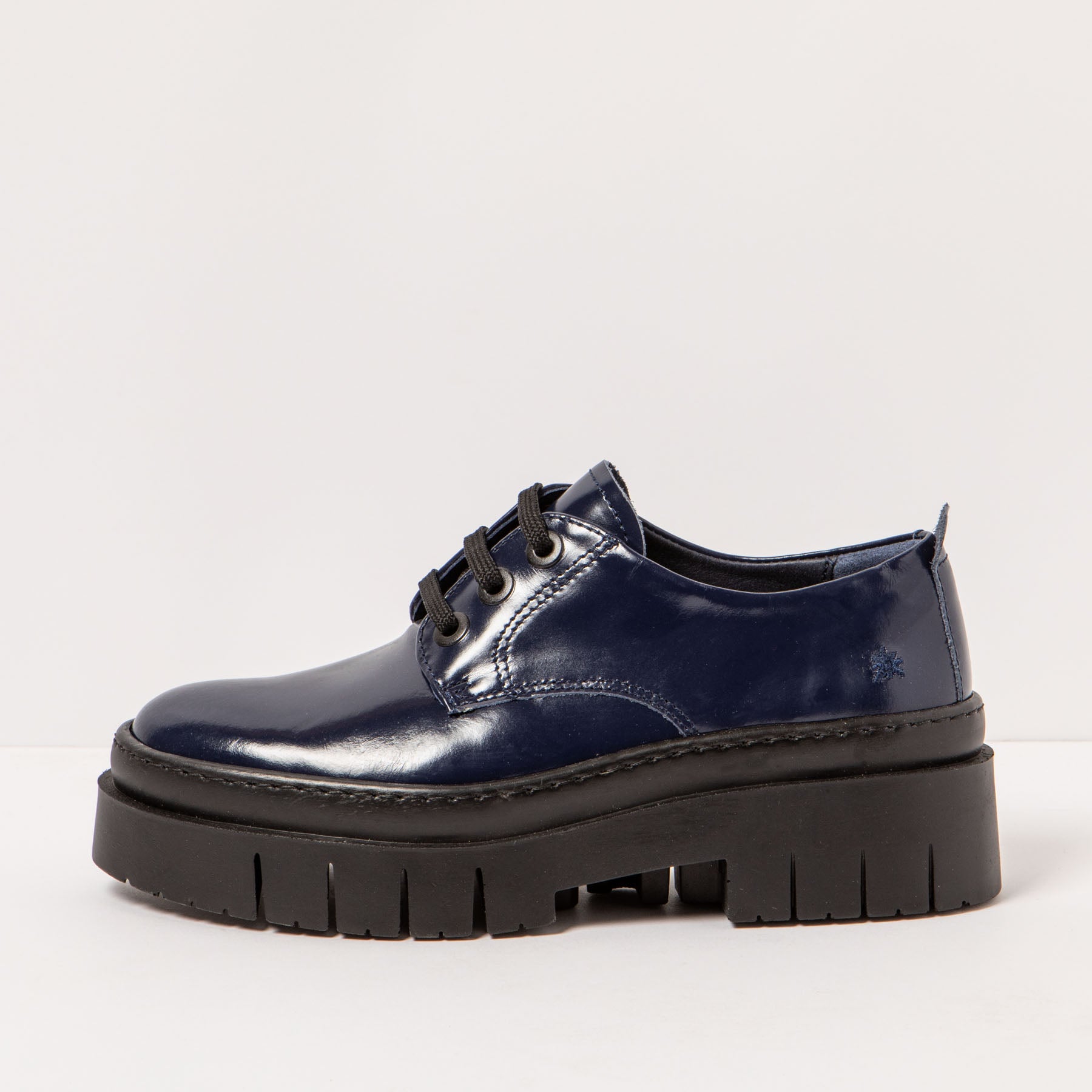 gid://shopify/Product/15694341538124_1