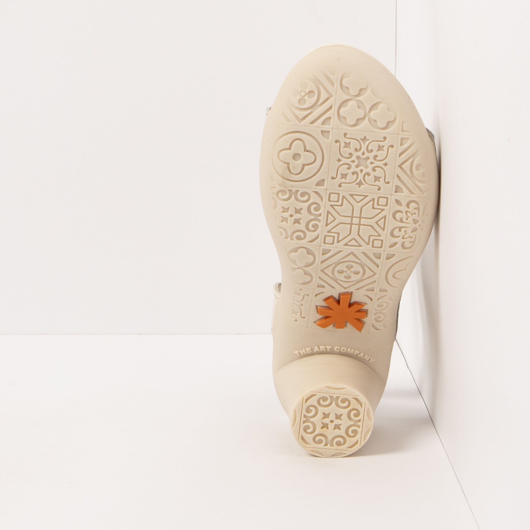 gid://shopify/Product/15785714352460_6