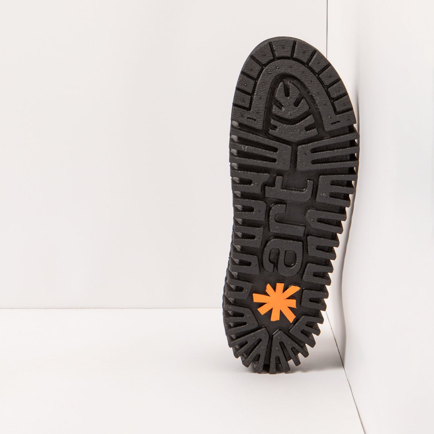 gid://shopify/Product/15693998162252_3