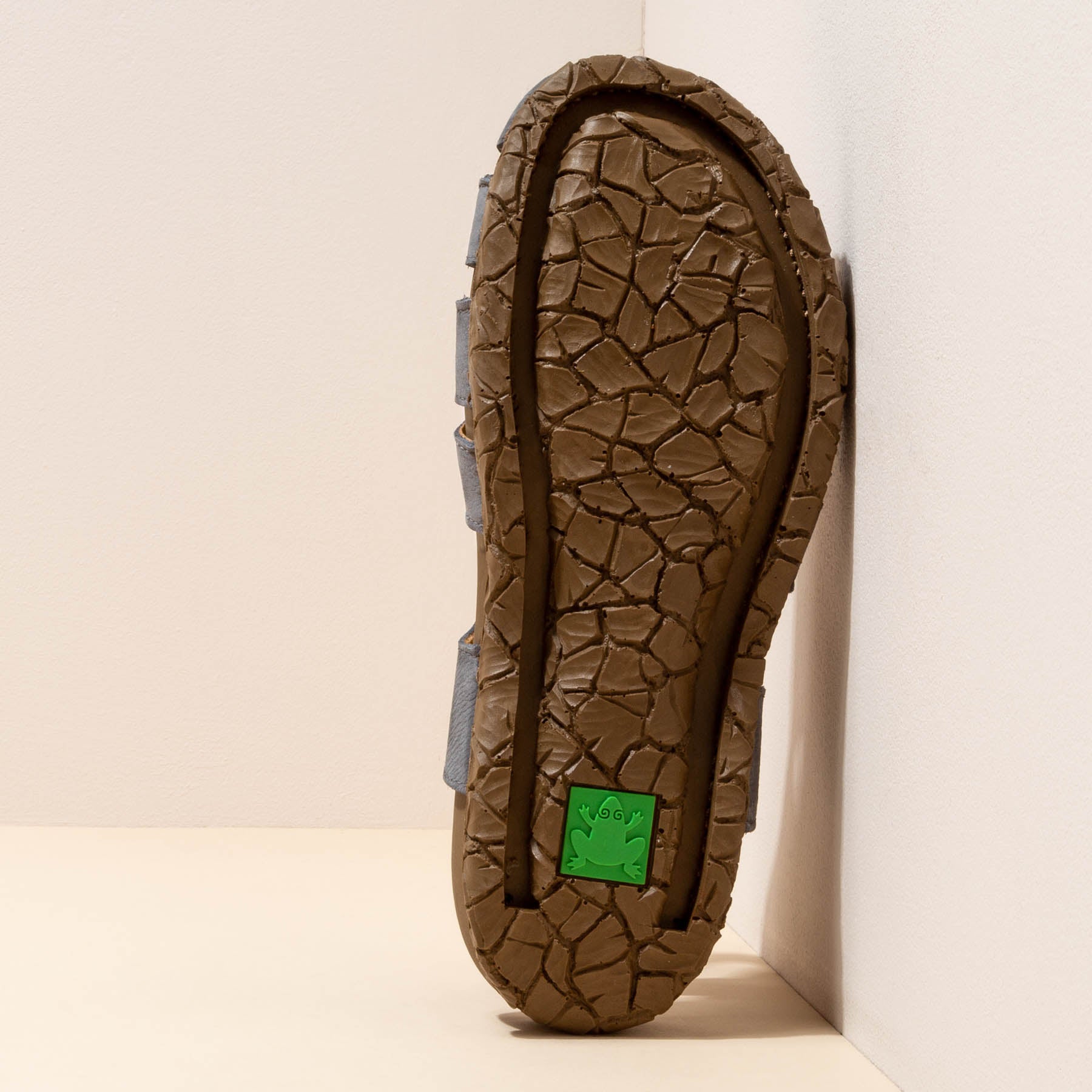 gid://shopify/Product/15700129644876_3