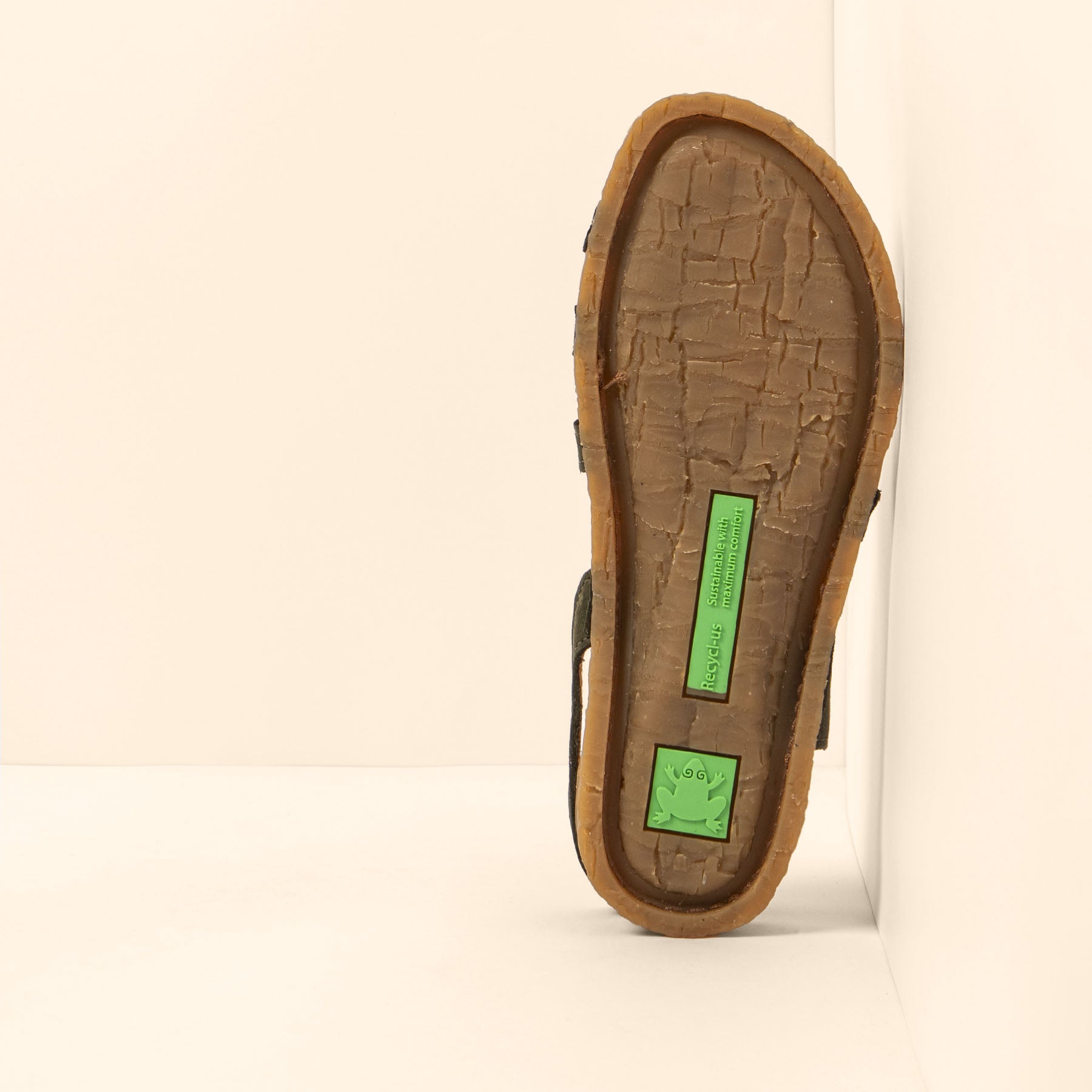 gid://shopify/Product/15700519682380_3