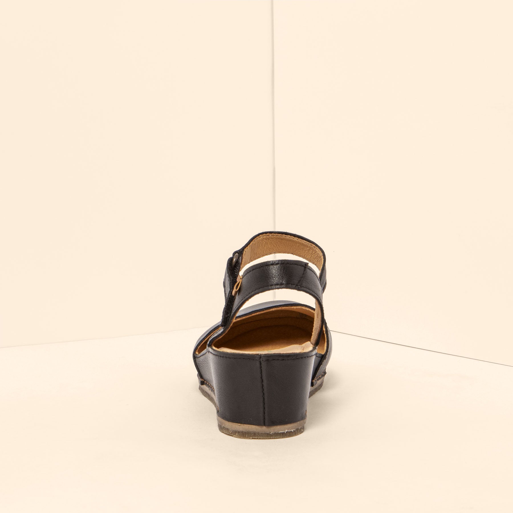 gid://shopify/Product/15700562870604_5