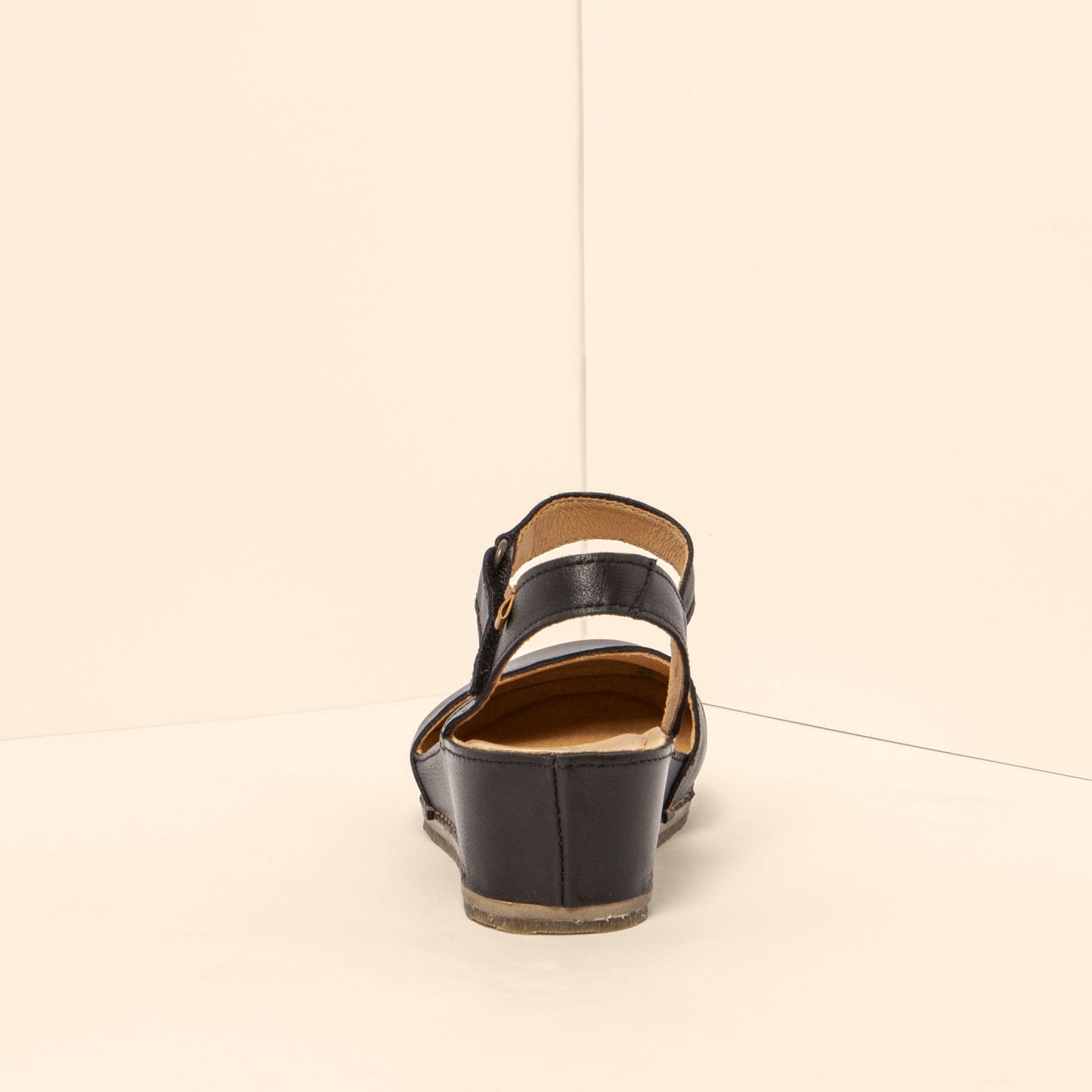 gid://shopify/Product/15700562870604_5
