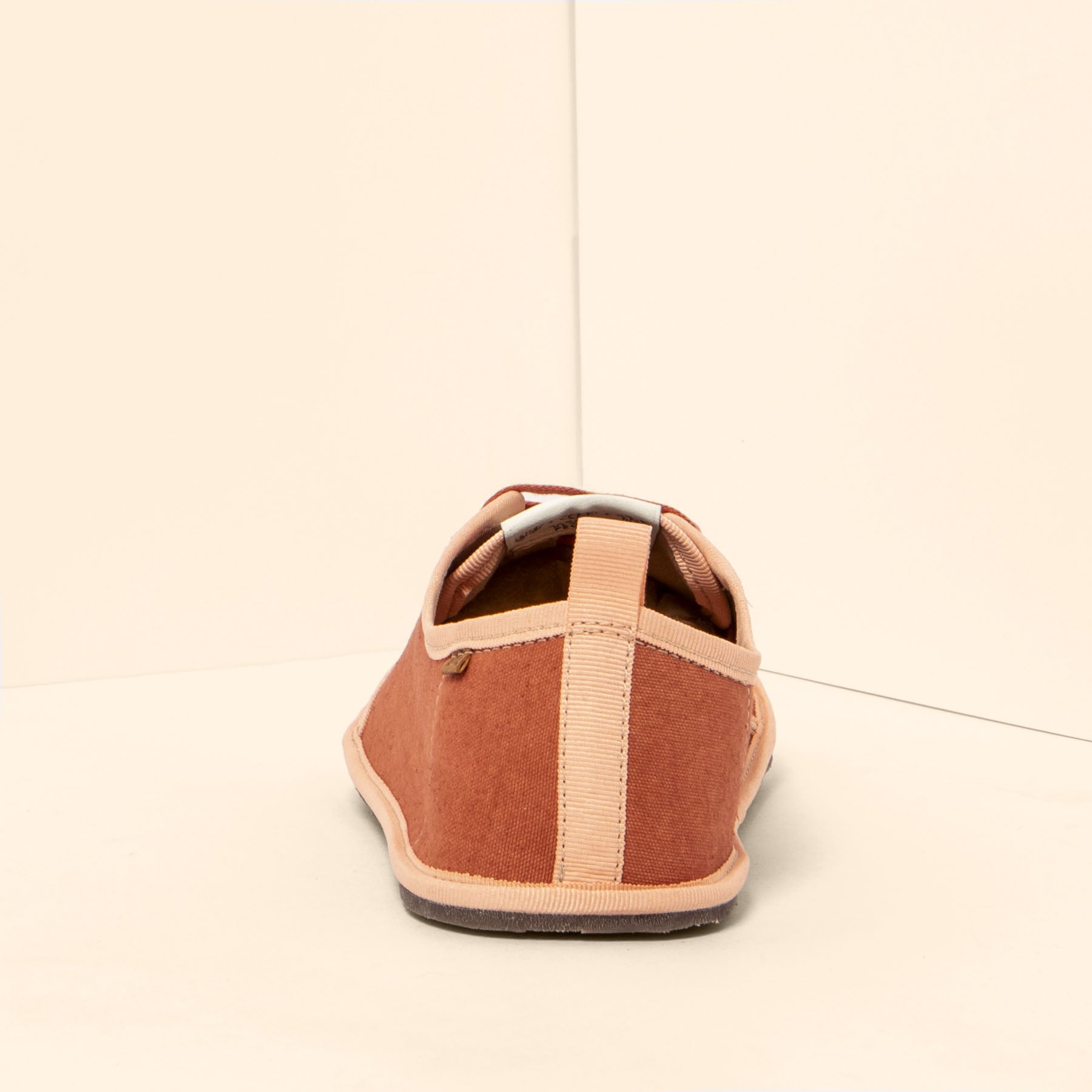 gid://shopify/Product/15700431405388_5