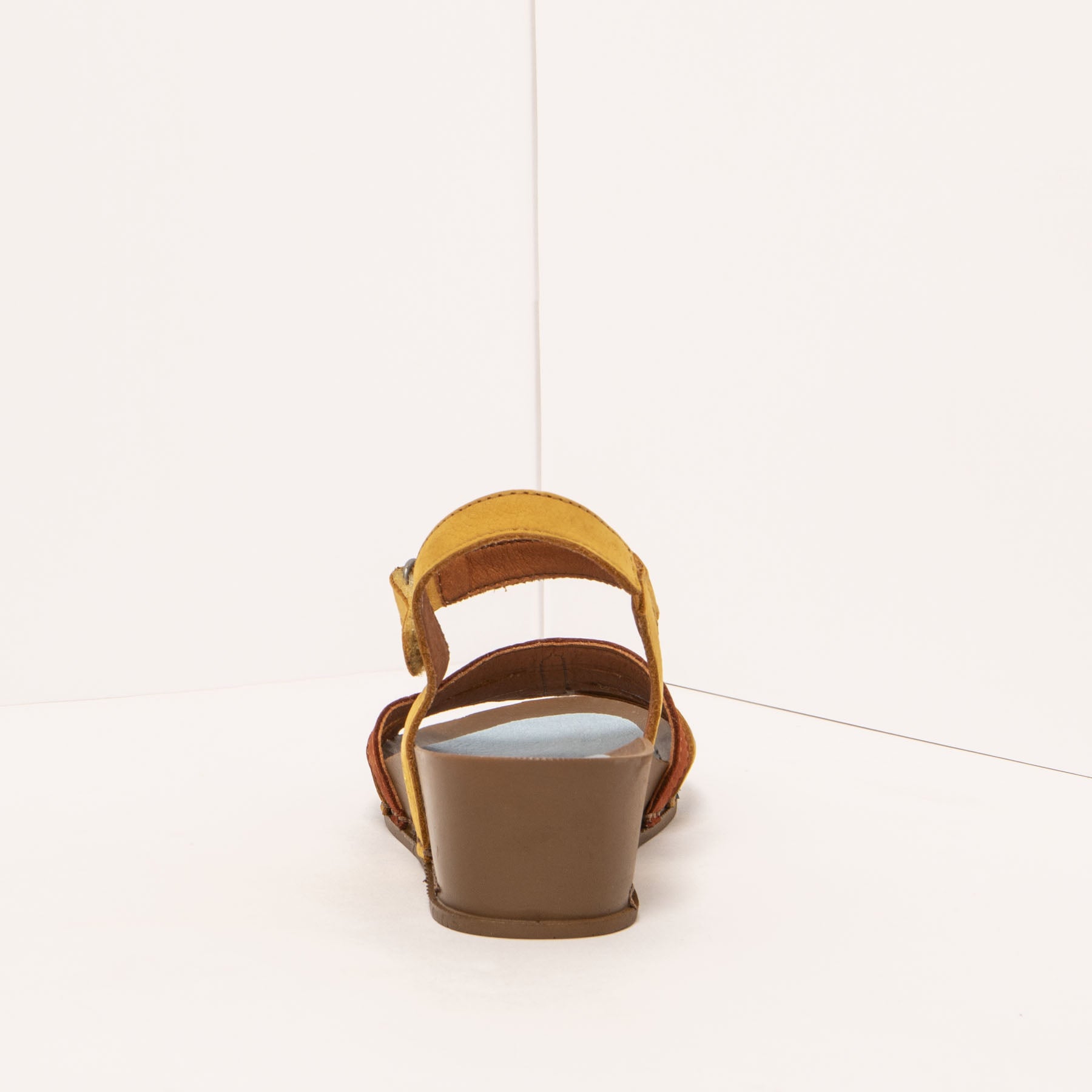 gid://shopify/Product/15693507002700_5