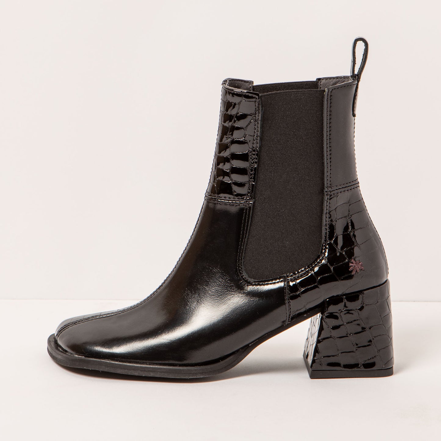 gid://shopify/Product/15694190903628_1