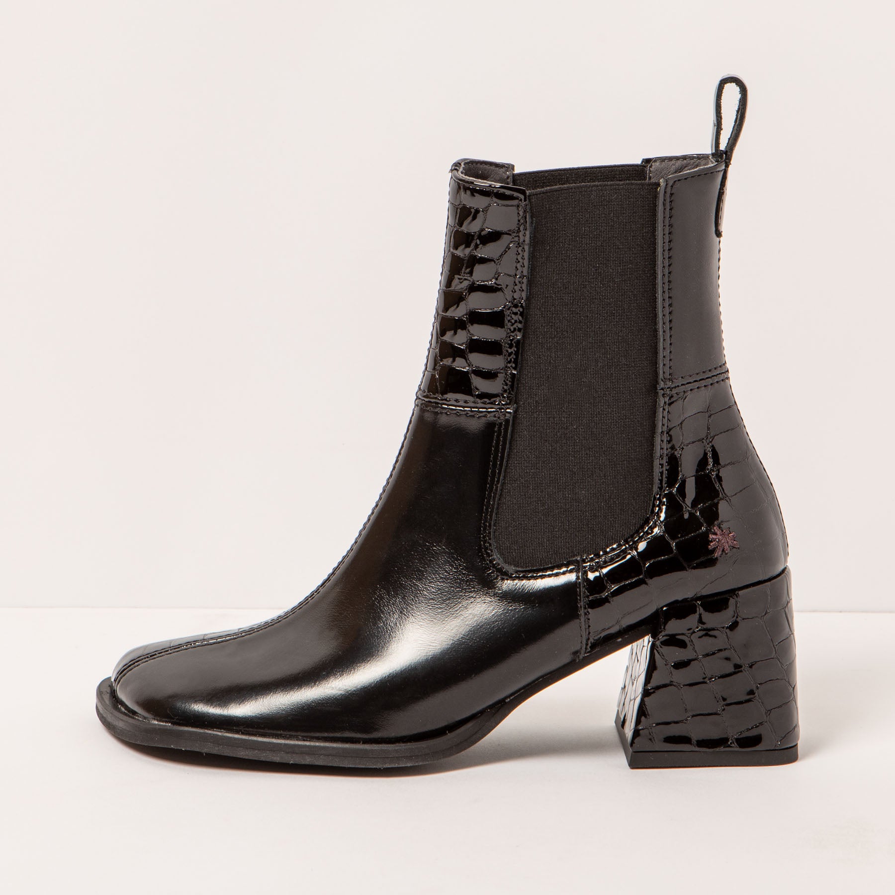 gid://shopify/Product/15694190903628_1