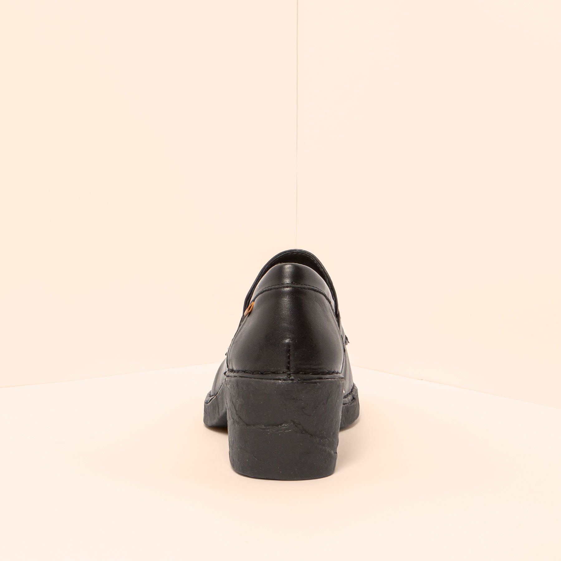 gid://shopify/Product/15700855390540_5