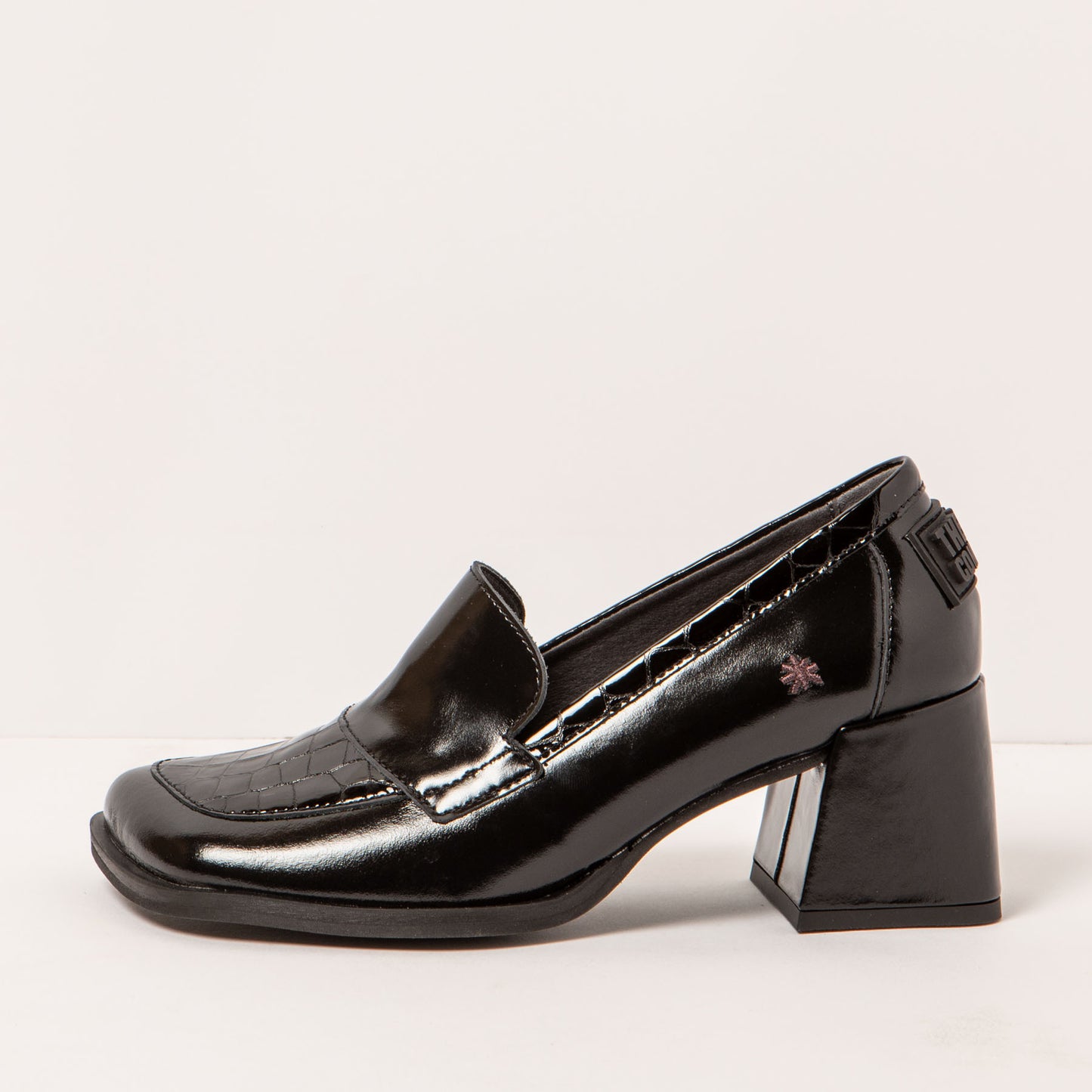 gid://shopify/Product/15694171832652_1
