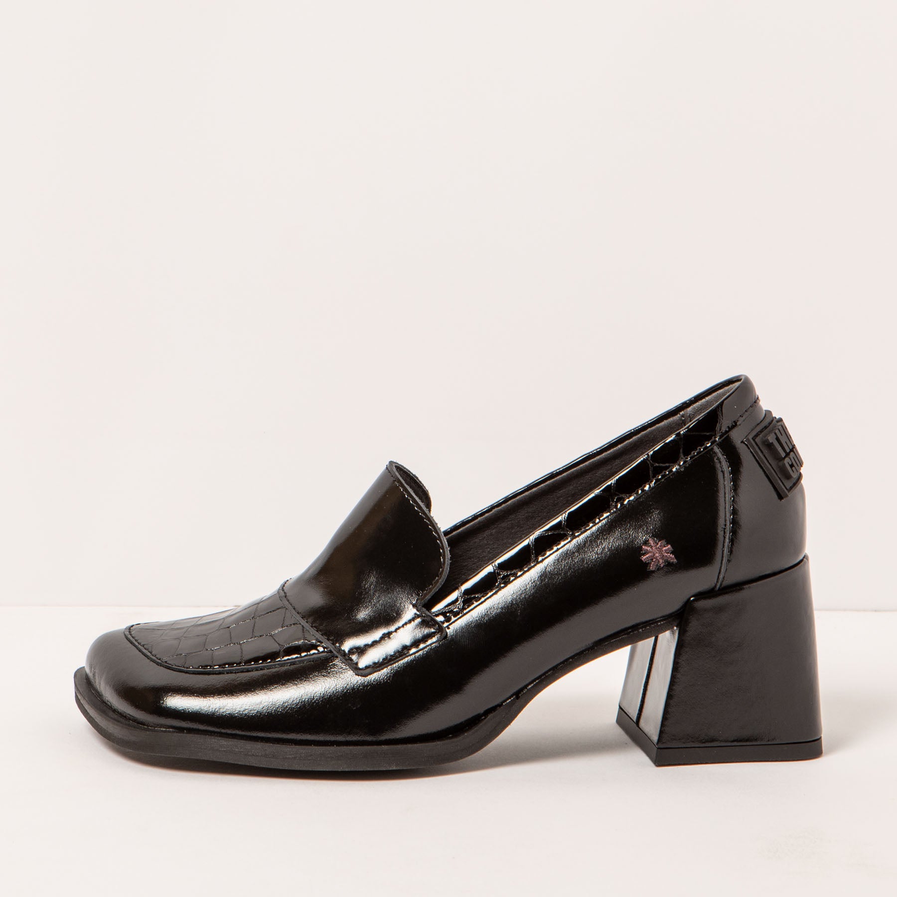 gid://shopify/Product/15694171832652_1