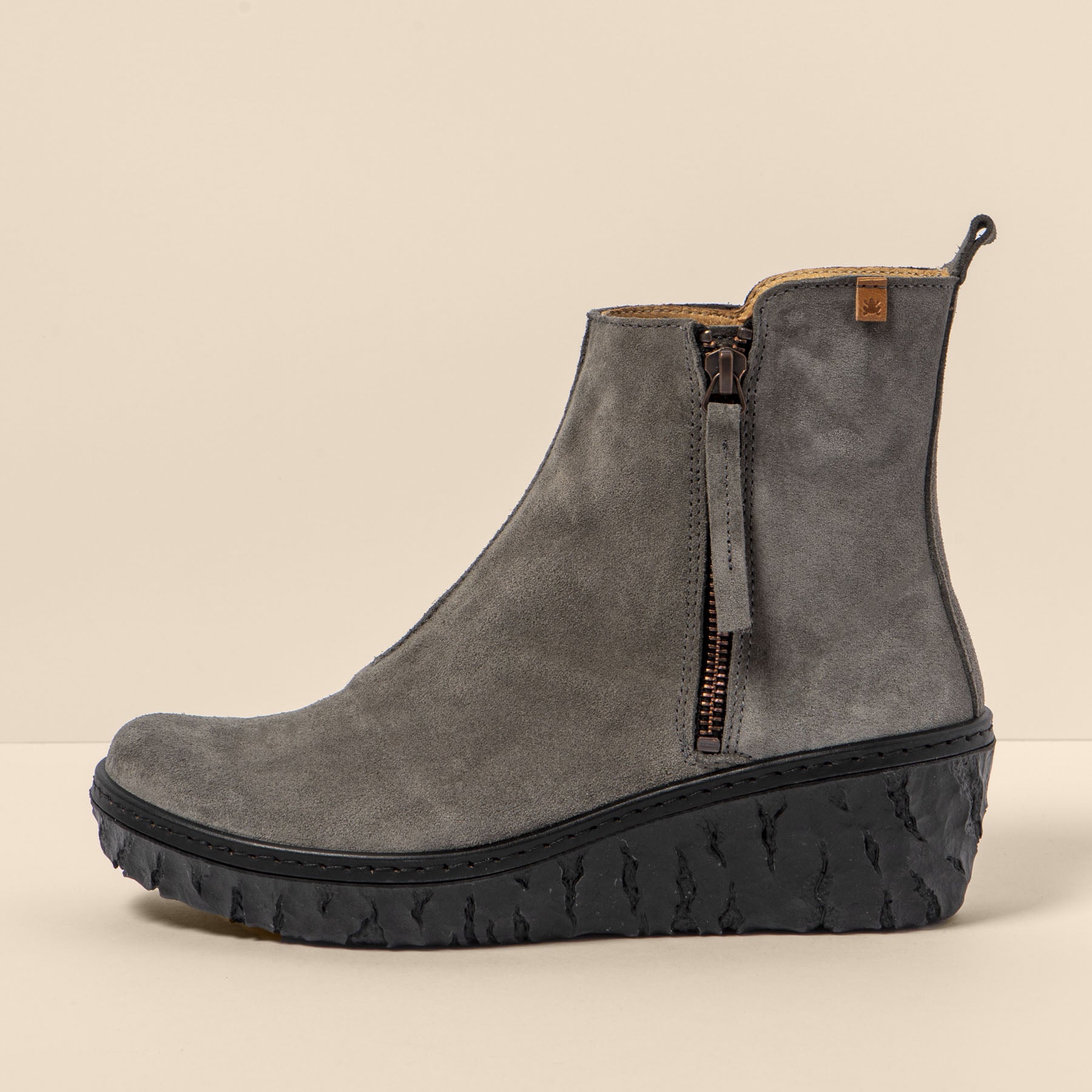 gid://shopify/Product/15699911180620_4