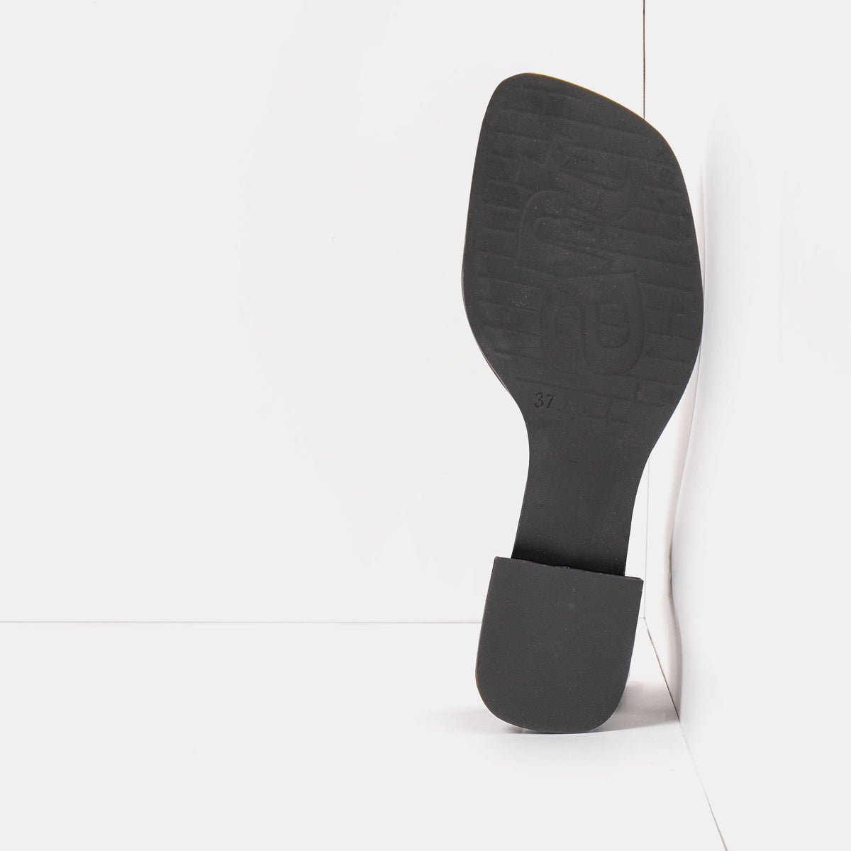 gid://shopify/Product/16173038174540_3