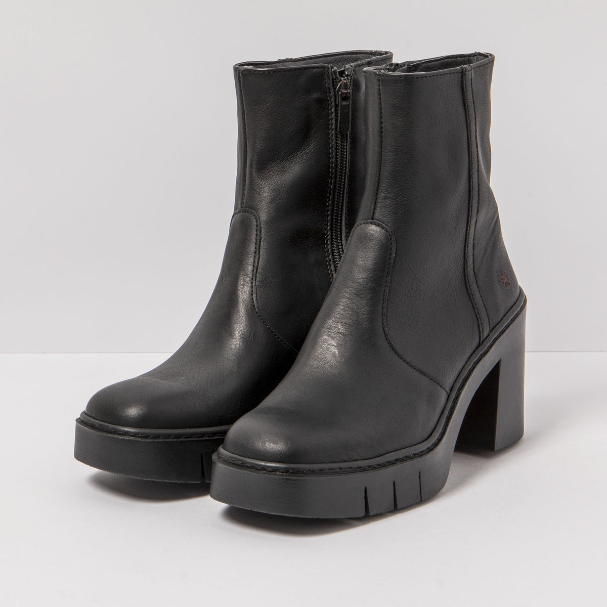gid://shopify/Product/16171785060684_5