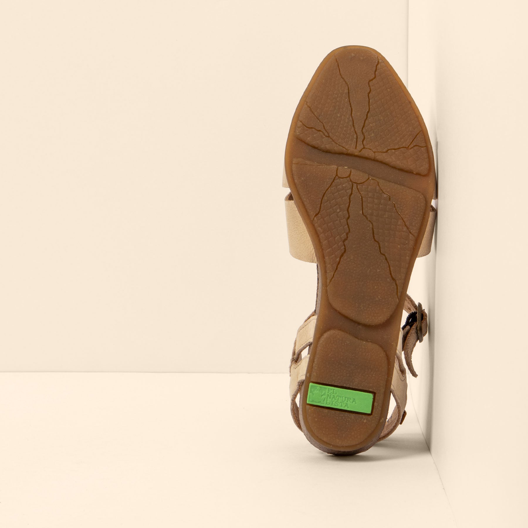 gid://shopify/Product/15700347617612_3
