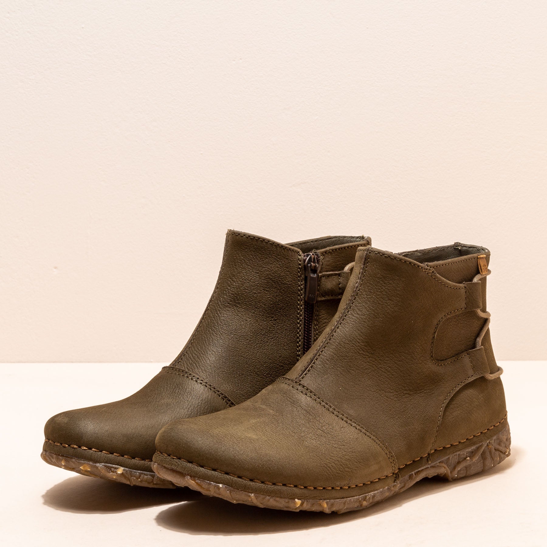 gid://shopify/Product/15700273299788_5