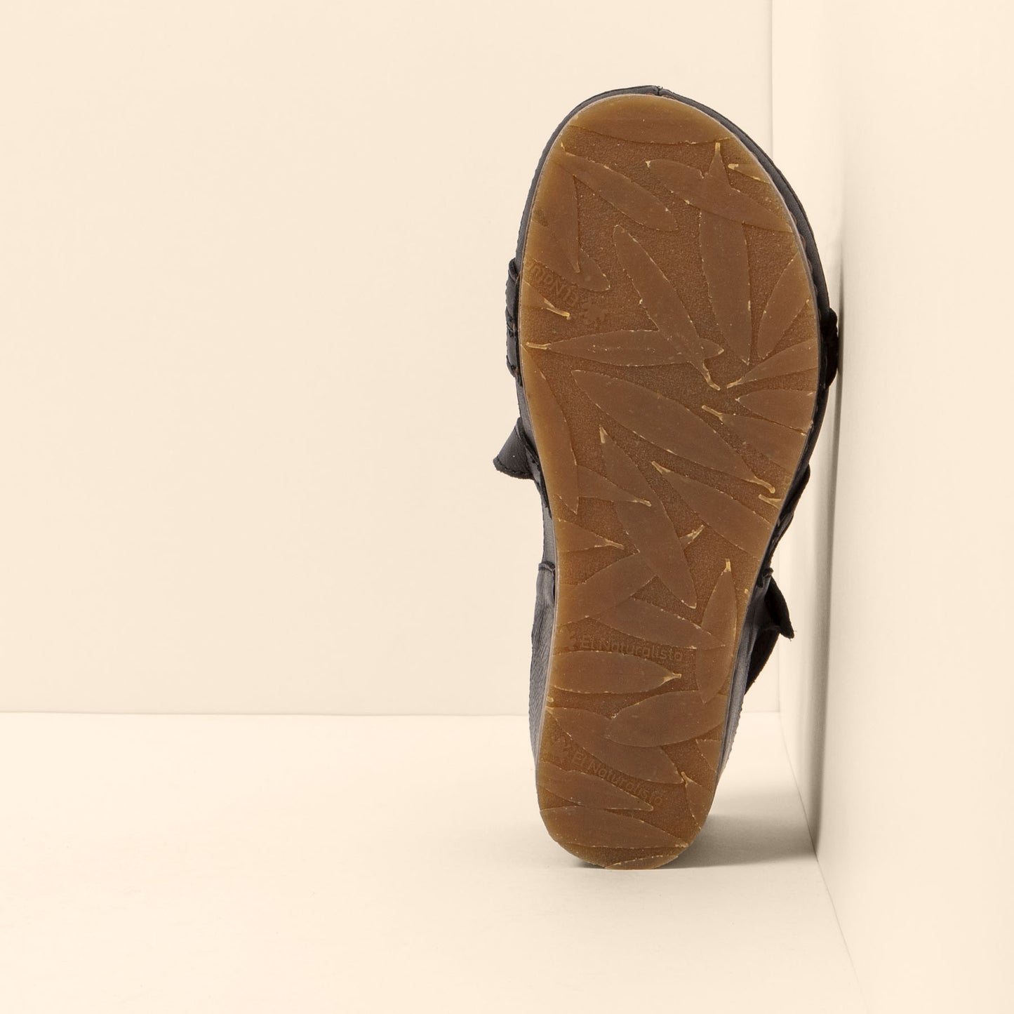 gid://shopify/Product/15700569063756_3