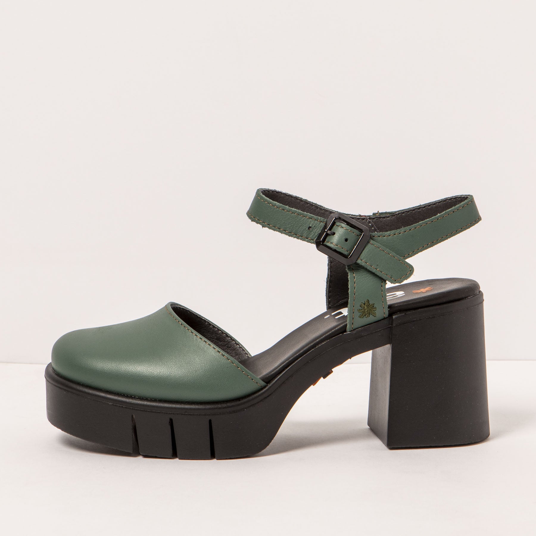 gid://shopify/Product/15693573062988_1