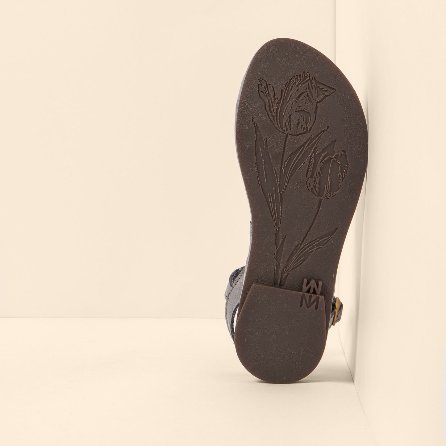 gid://shopify/Product/15700464664908_3