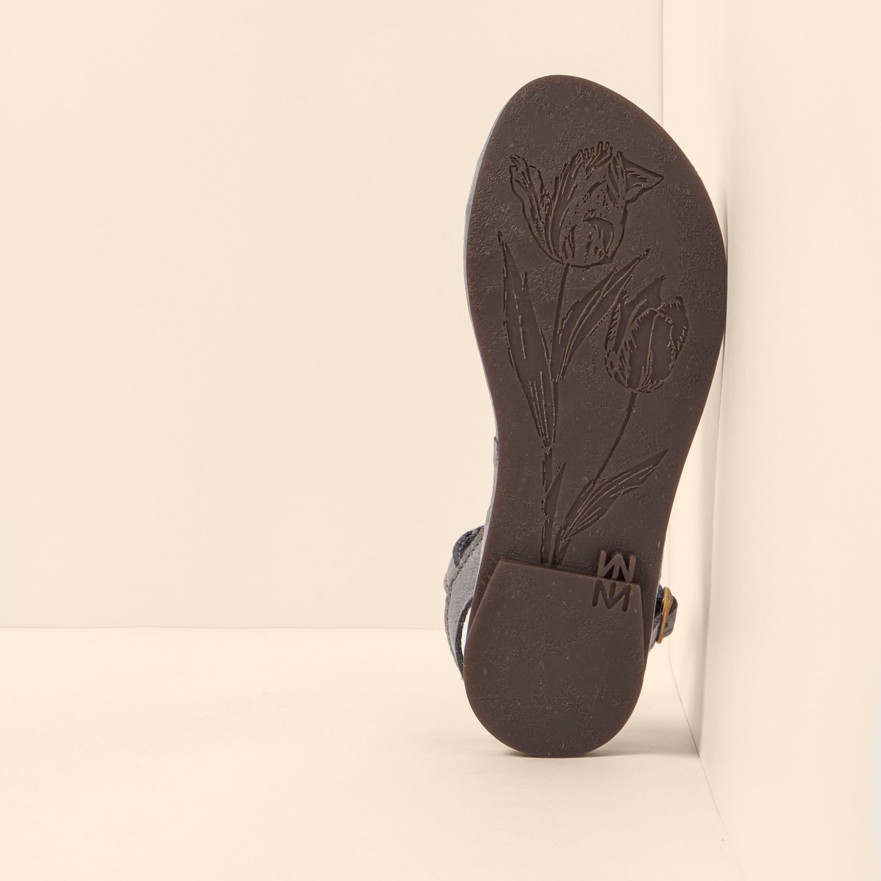 gid://shopify/Product/15700464664908_3