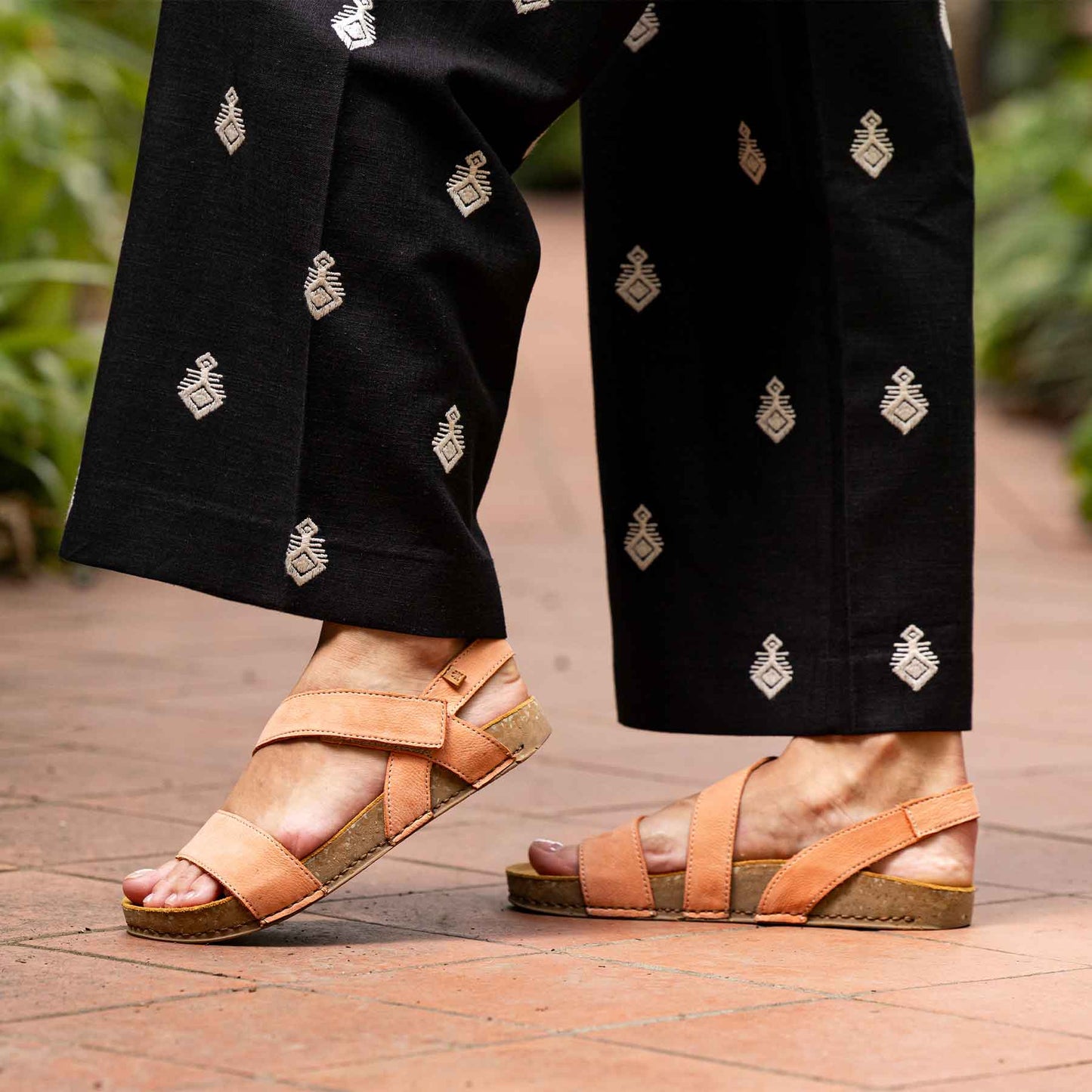 gid://shopify/Product/15700061552972_9