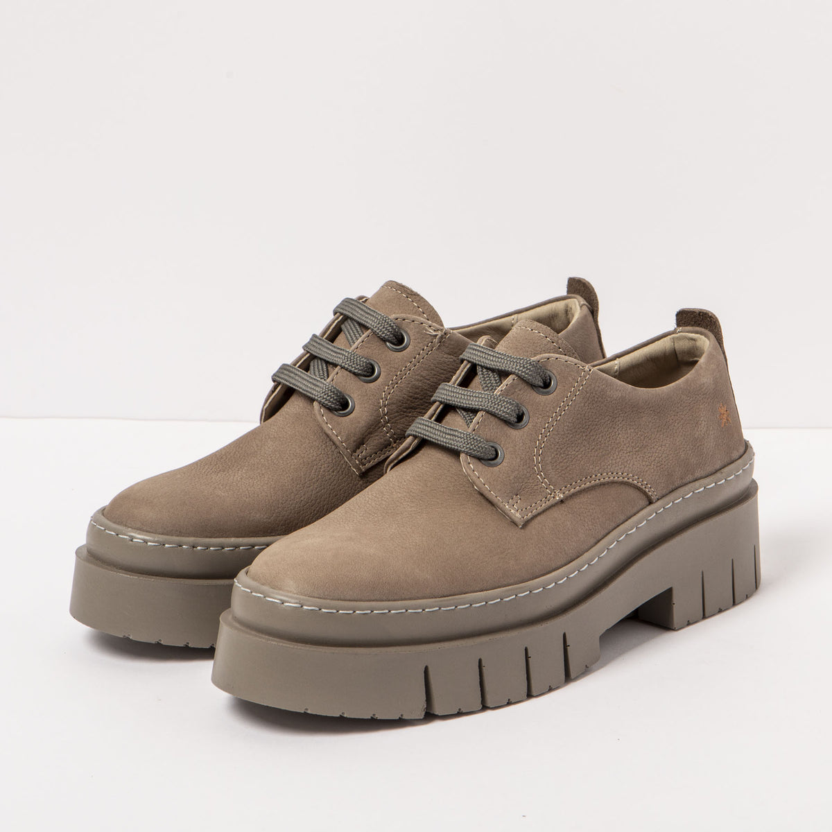 gid://shopify/Product/16171599233356_5